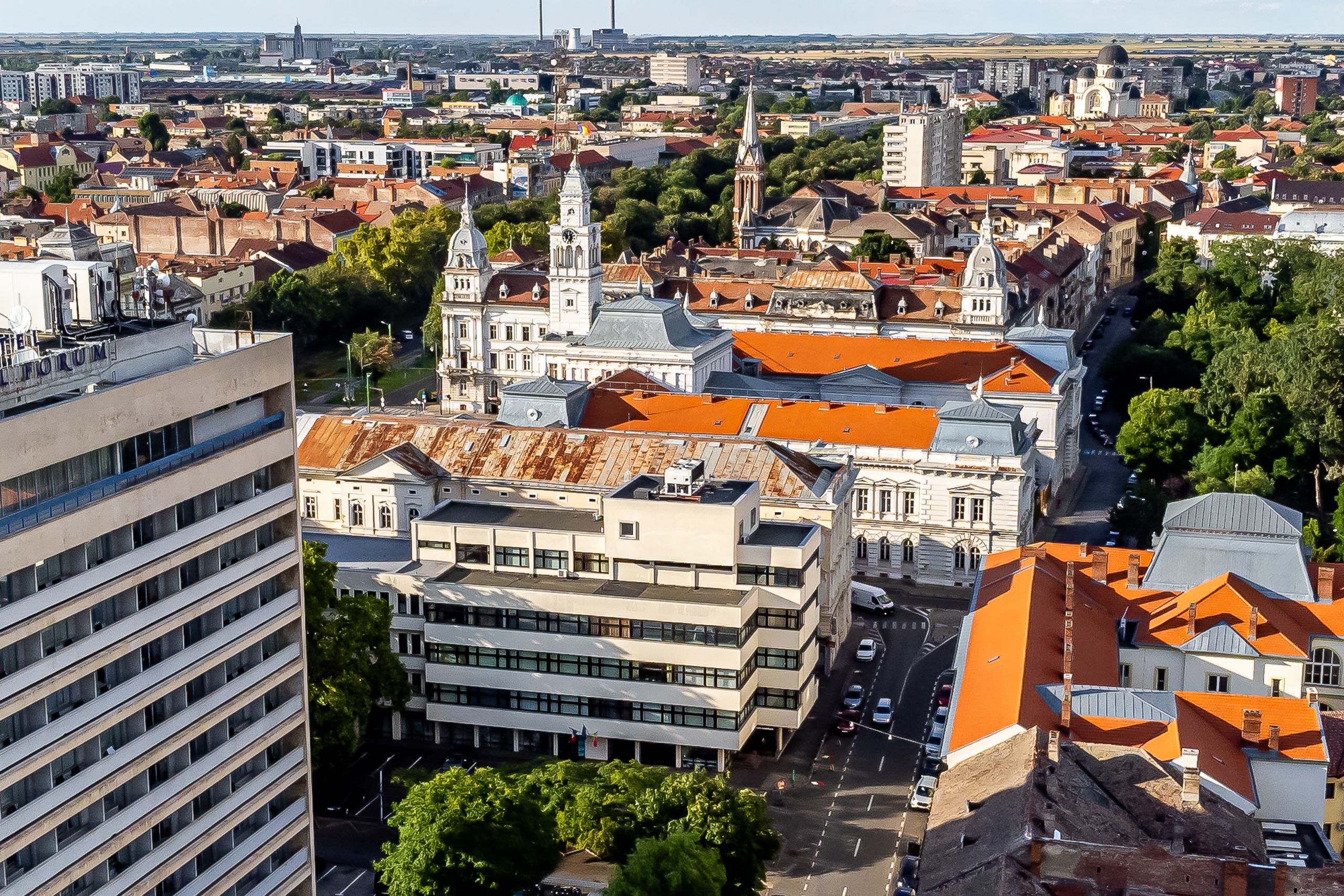 Birouri ultracentrale cu pază permanentă — fotografia 6