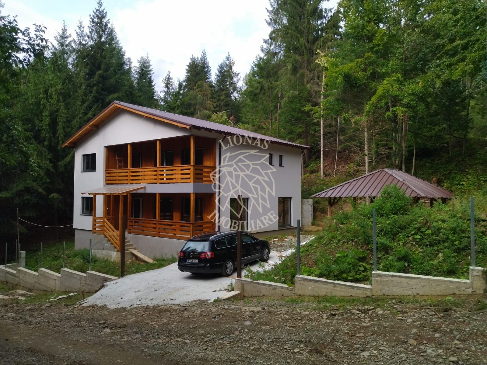 Pensiune Cabana 280mp-teren 1169 mp-foisor-200 m de Lac Colibita