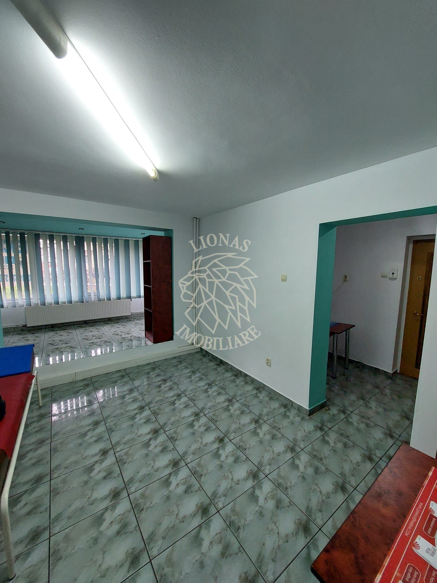 Spatiu comercial 47 mp-vitrina-ideal cabinet-Zona Decebal