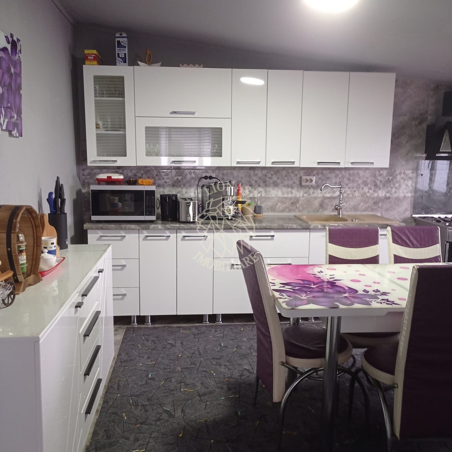 Casa 5 camere 220 mp-teren 2500 mp- terasa/garaj-Dealul Dumitrei