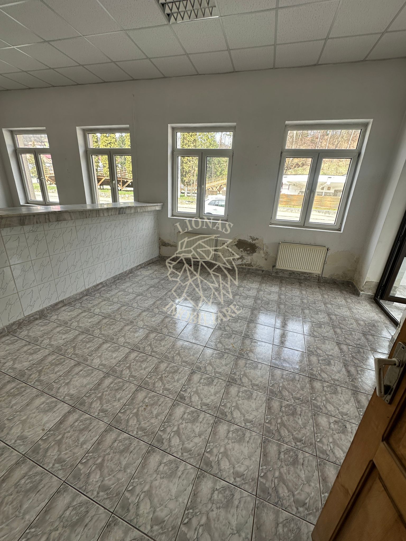 Spatiu central -ideal locuire /pensiune/cabinet/birouri- Sangeorz-Bai