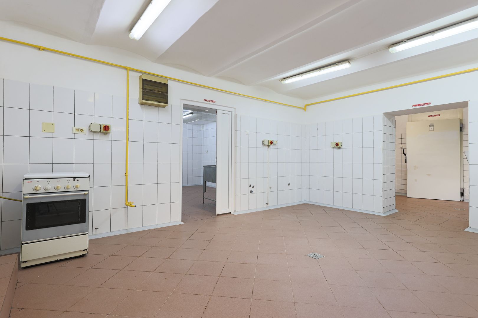 Spațiu ideal pentru birouri sau clinici — fotografia 5