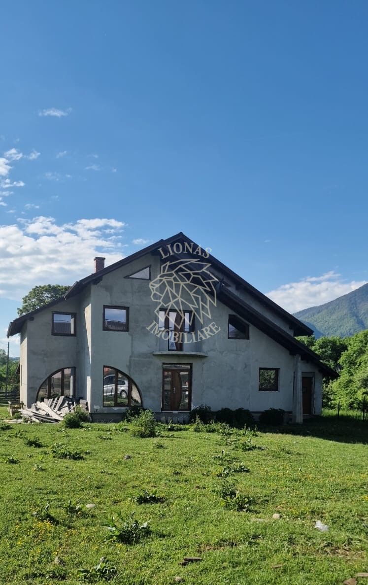 Casa 6 camere 220 mp-teren 973 mp-balcon-garaj-Prundu Bargaului