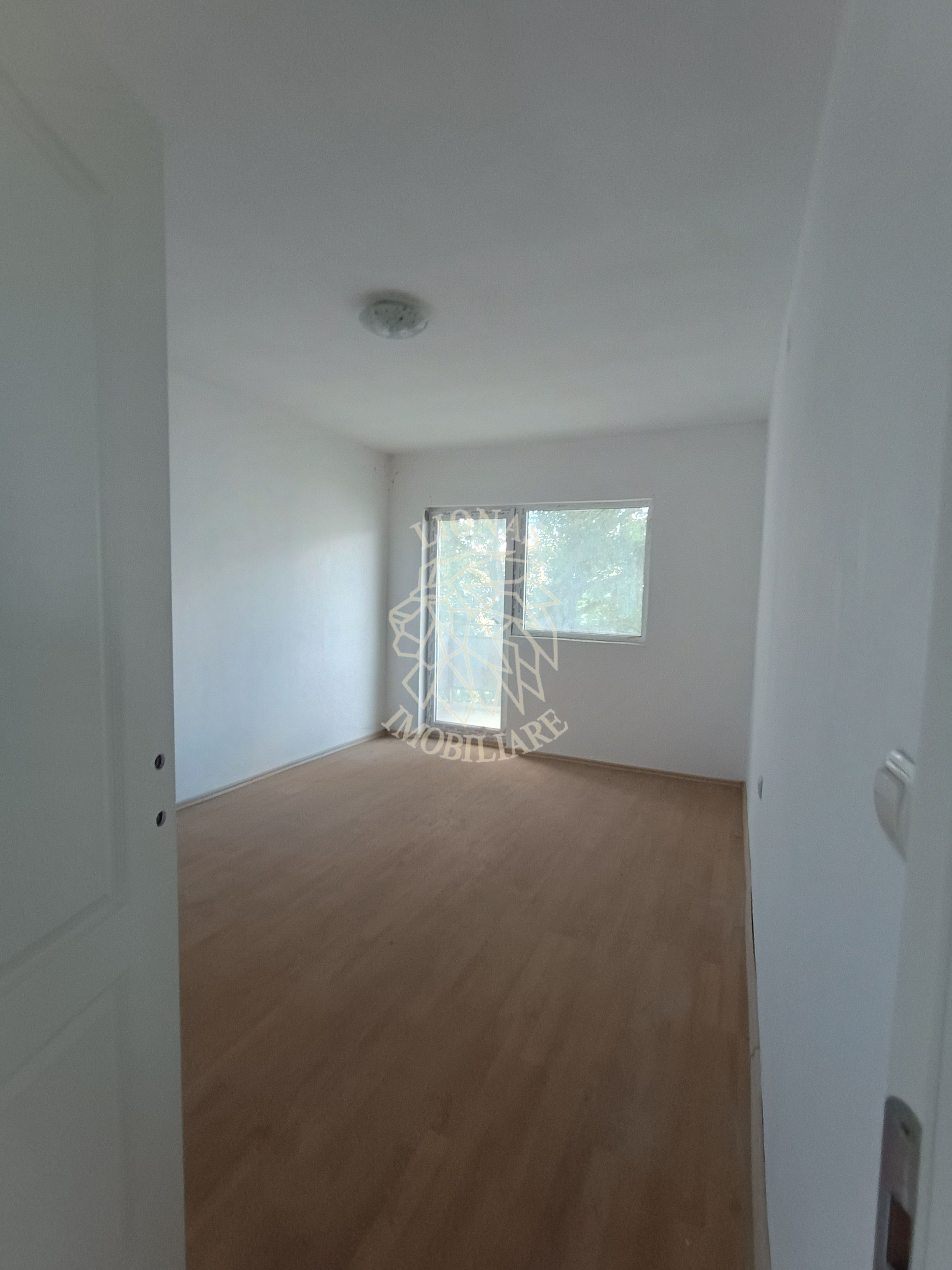 Apartament 2 camere-49 mp+2 balcoane-etaj 4 sau 5- Zona Pompieri