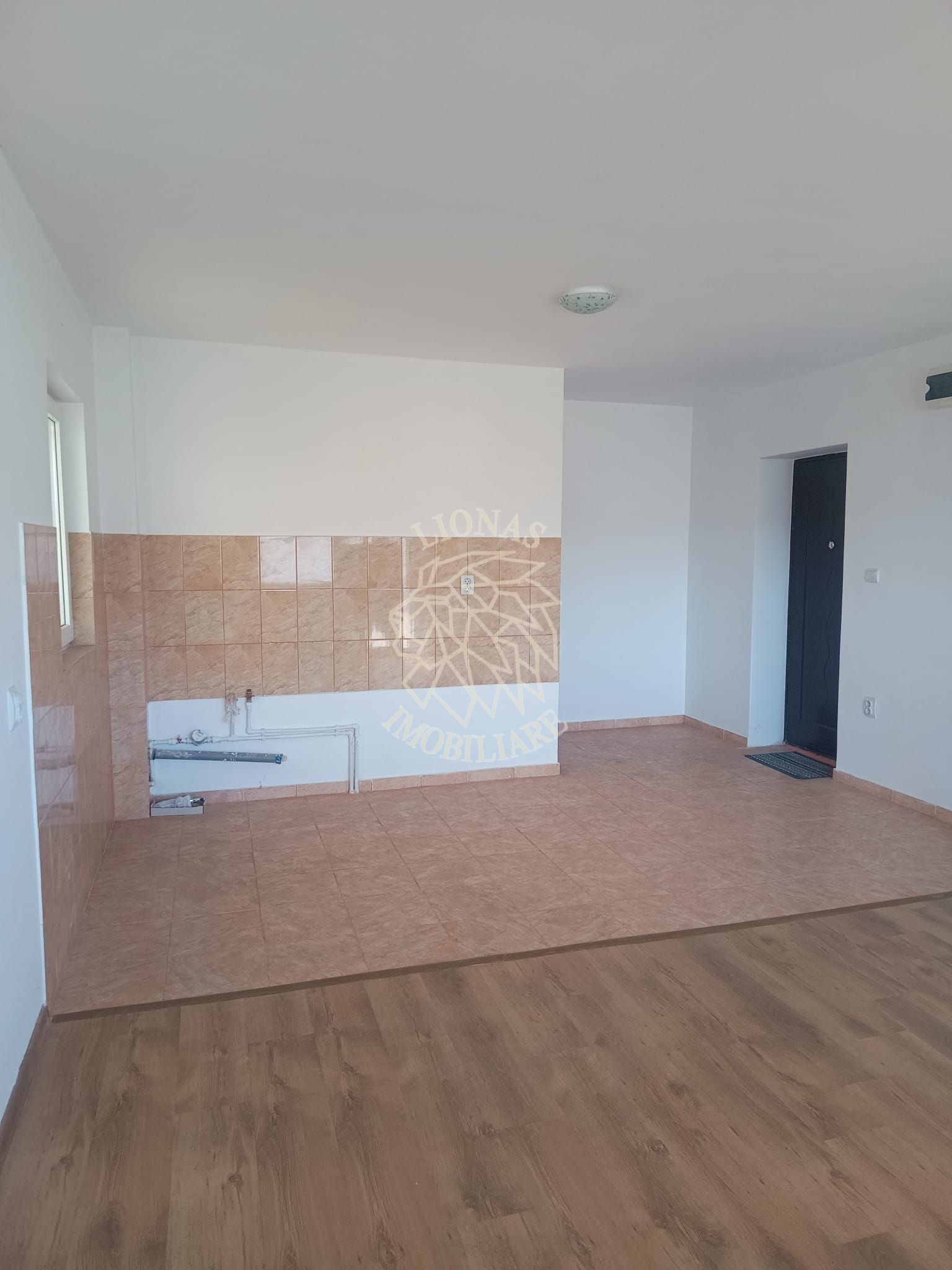 Apartament 39 mp  con.-balcon-ideal locuire - finisata-Zona Pompieri