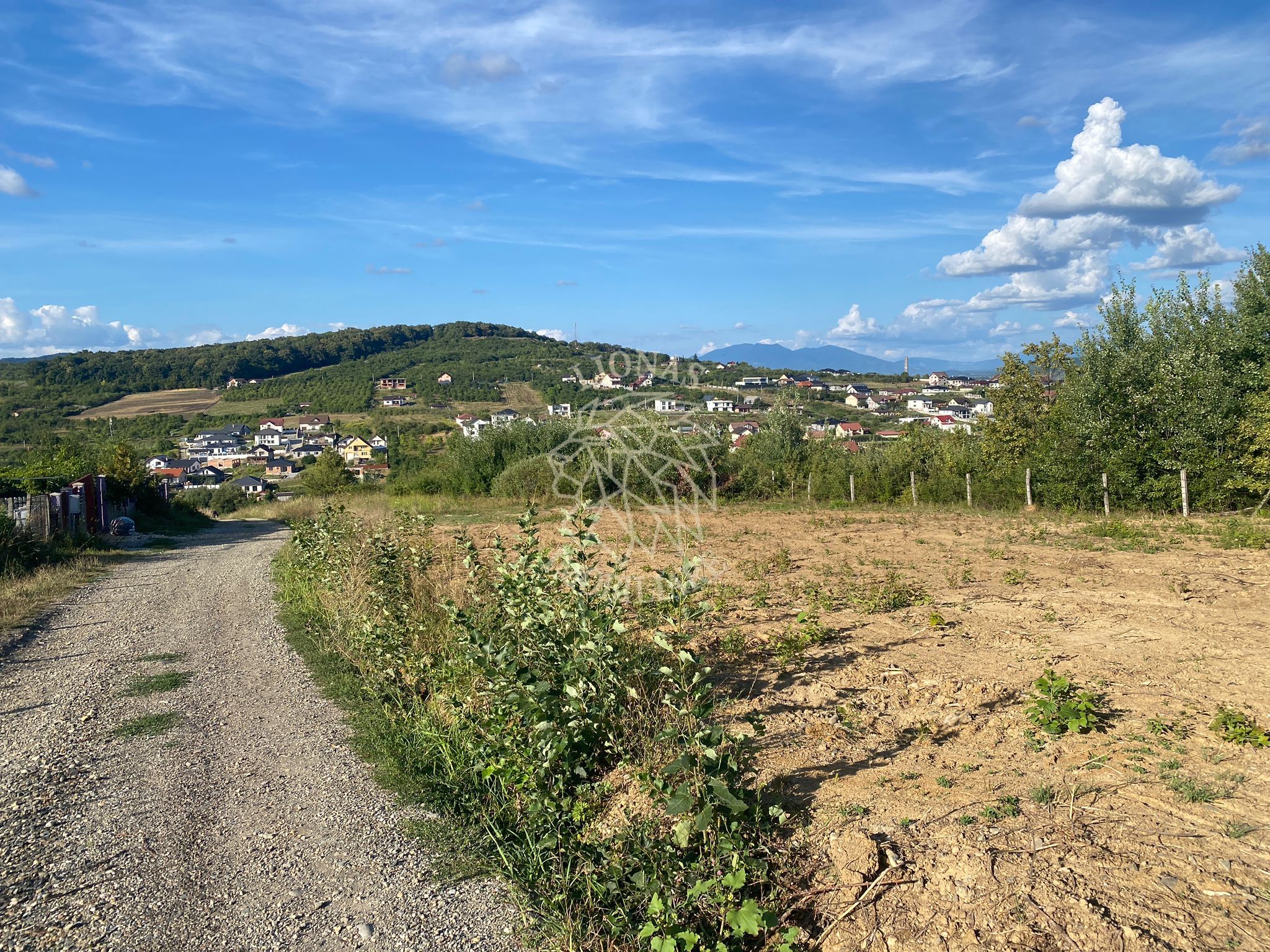 Teren intravilan 500 mp-utilitati-ideal casa D+P+2E+M-La Soare