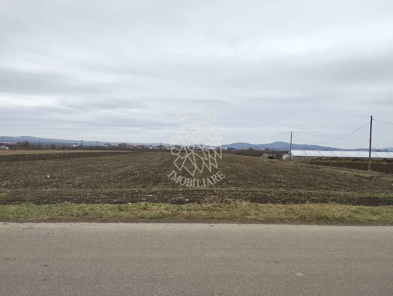 Teren intravilan 2500 mp-pretabil case, pensiune-Zona Crama Jelna