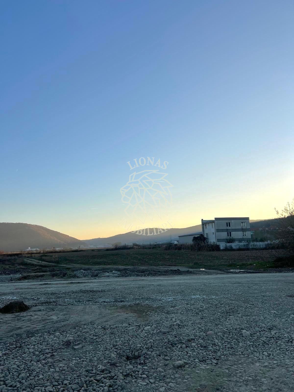 Teren 5800 mp-ideal hala, agricultura, investitie-Zona Groapa Saratii