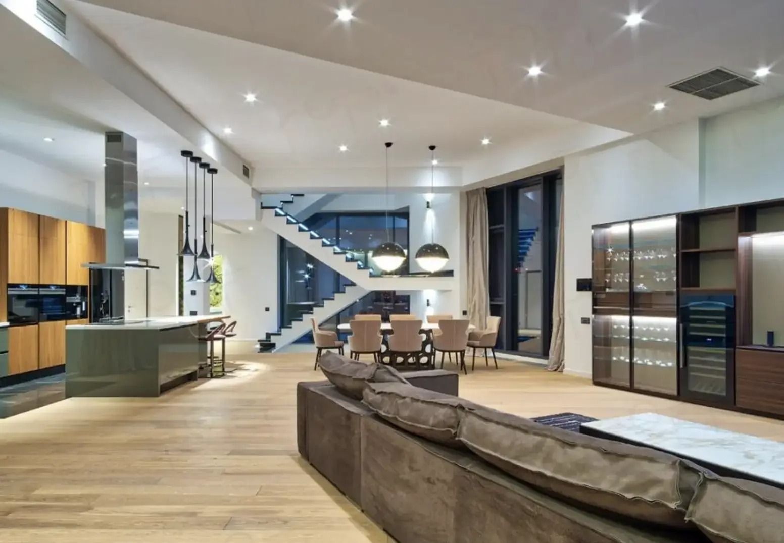 Luxurious Triplex with Stunning Views at One Herăstrău Park — fotografia 1