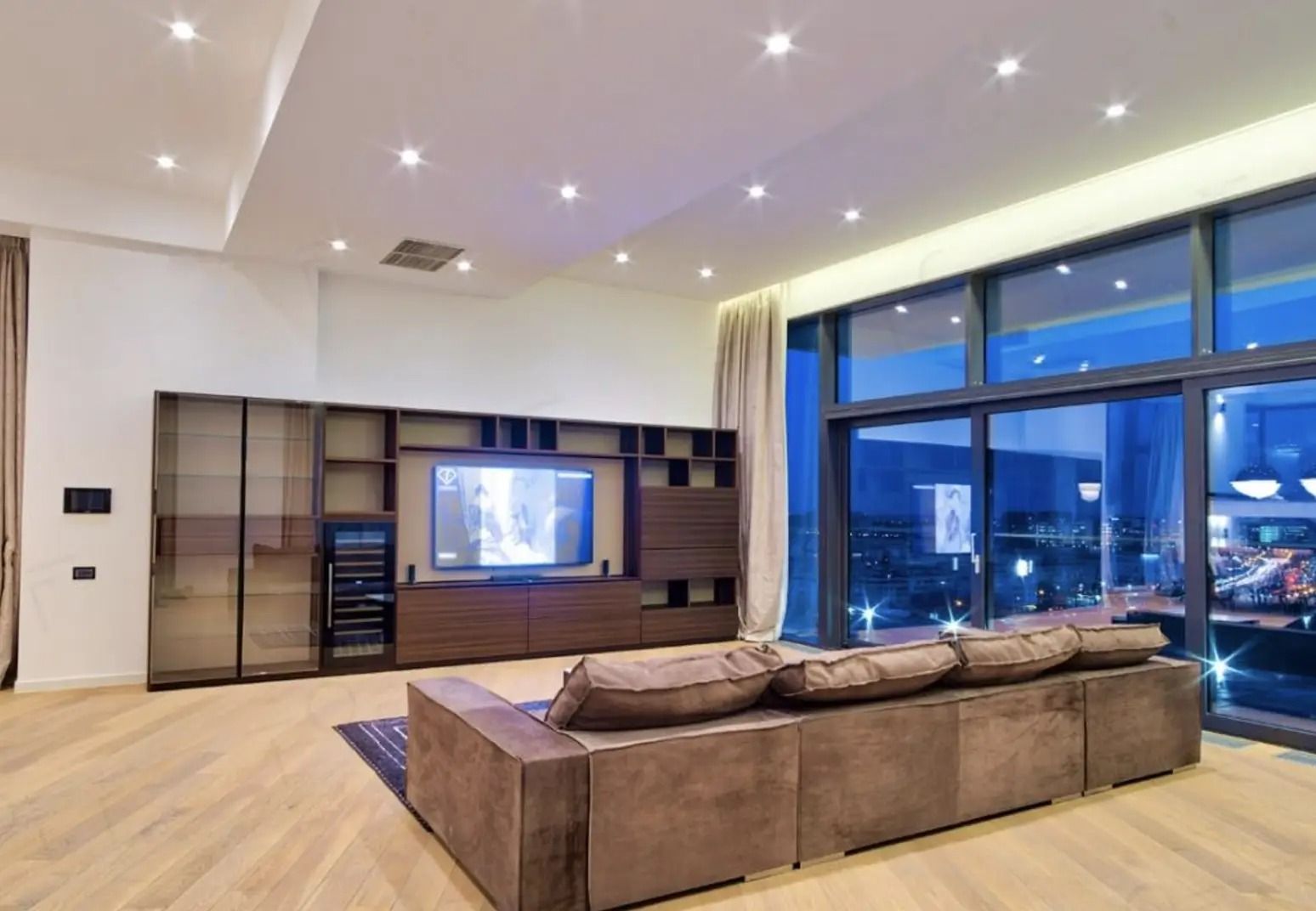 Luxurious Triplex with Stunning Views at One Herăstrău Park — fotografia 2