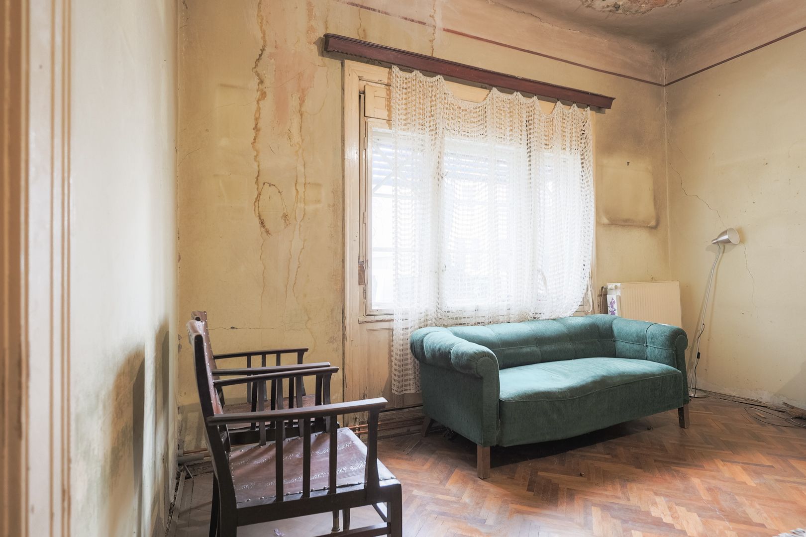 VILĂ INTERBELICĂ CU TEREN GENEROS ȘI SPAȚIU COMERCIAL . VÂRFUL CU DOR — fotografia 11