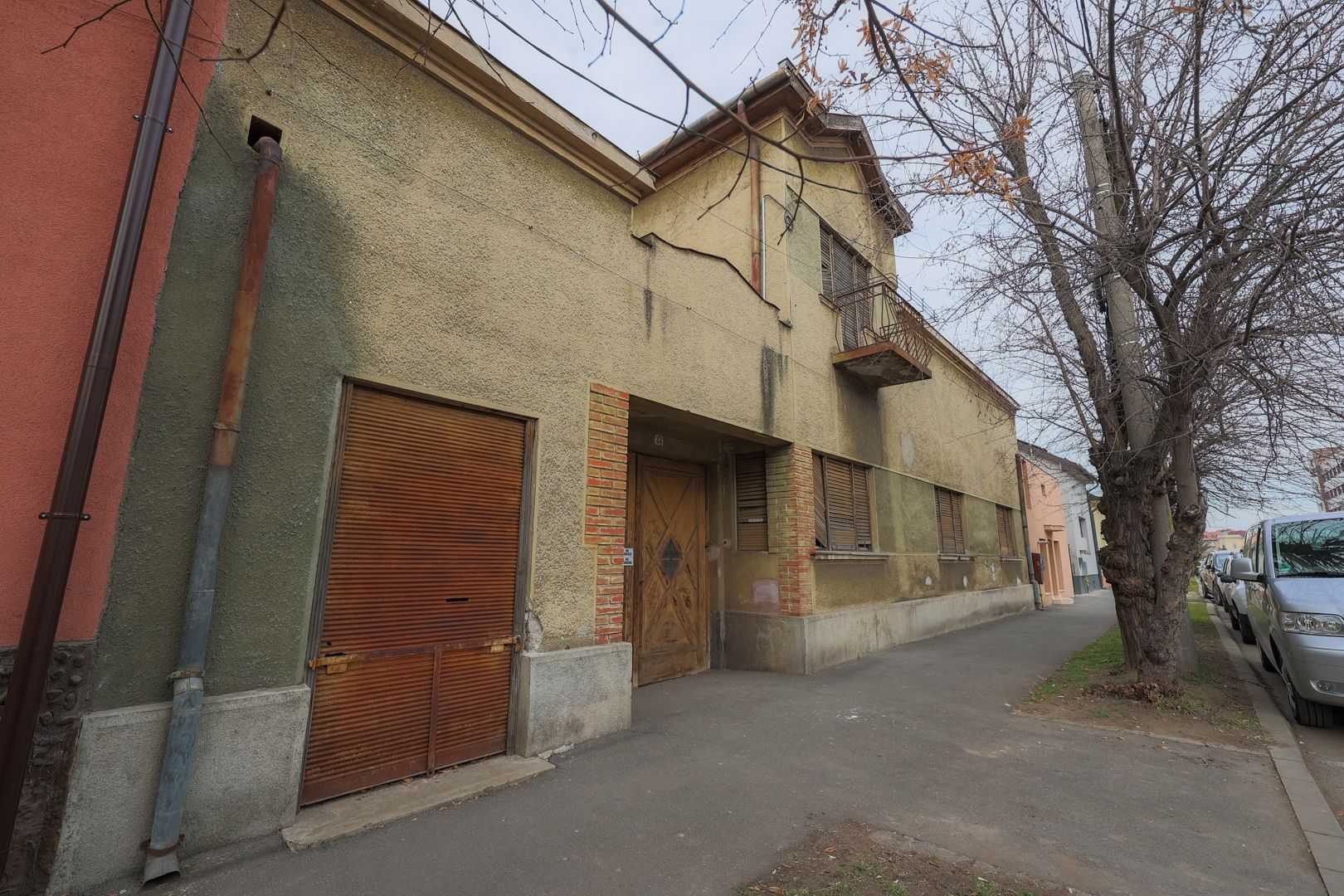 VILĂ INTERBELICĂ CU TEREN GENEROS ȘI SPAȚIU COMERCIAL . VÂRFUL CU DOR — fotografia 2