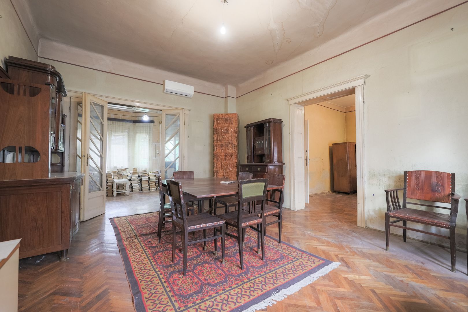 VILĂ INTERBELICĂ CU TEREN GENEROS ȘI SPAȚIU COMERCIAL . VÂRFUL CU DOR — fotografia 5