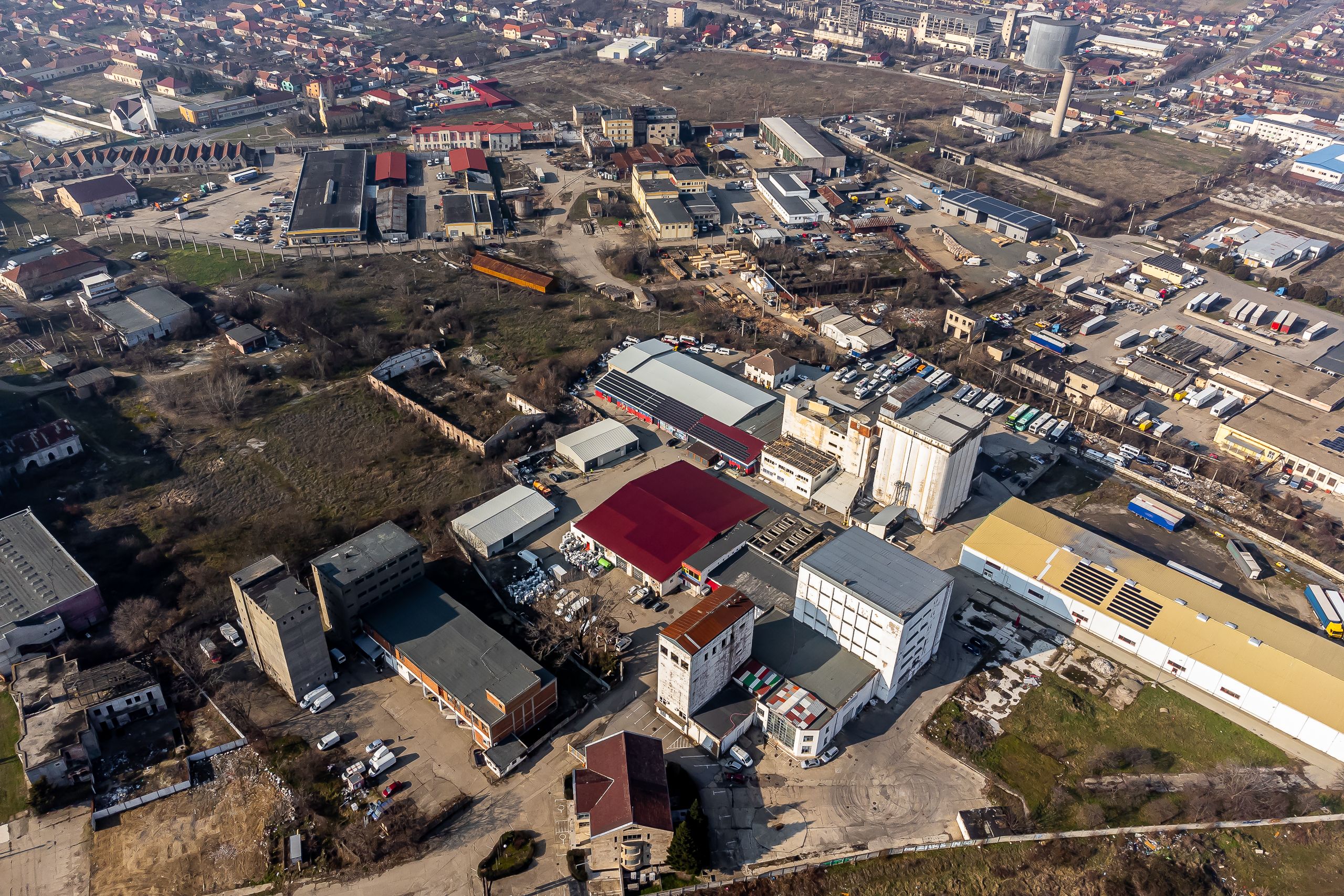 Platforma industriala 3552 mp hale beton si 9883 mp teren — fotografia 9
