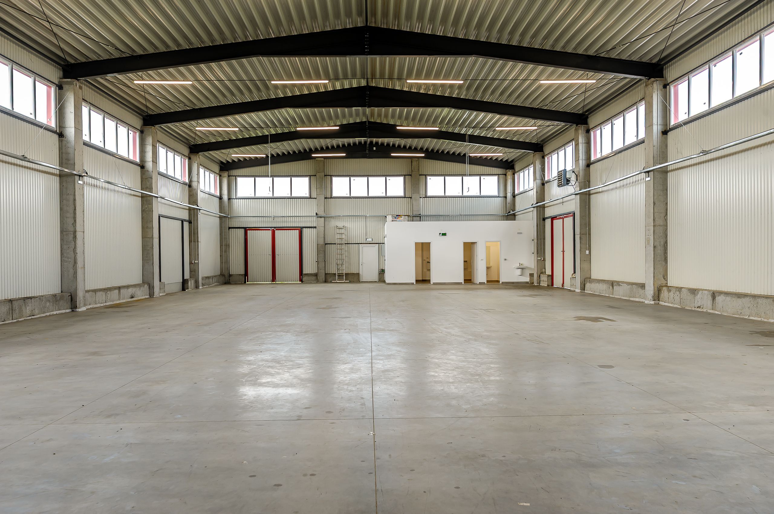 VANDUT - Hala industriala de vanzare in Parc Industrial UTA 2 Arad — fotografia 6