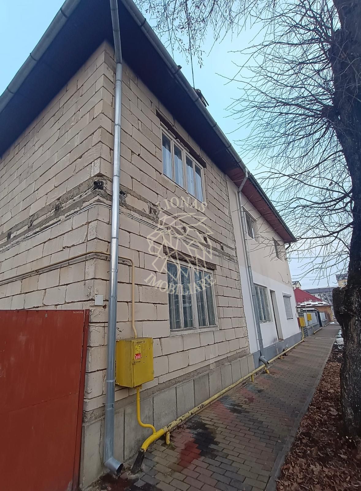 OPORTUNITATE INVESTITIE! Casa cu 2 apartamente- Zona Eroilor