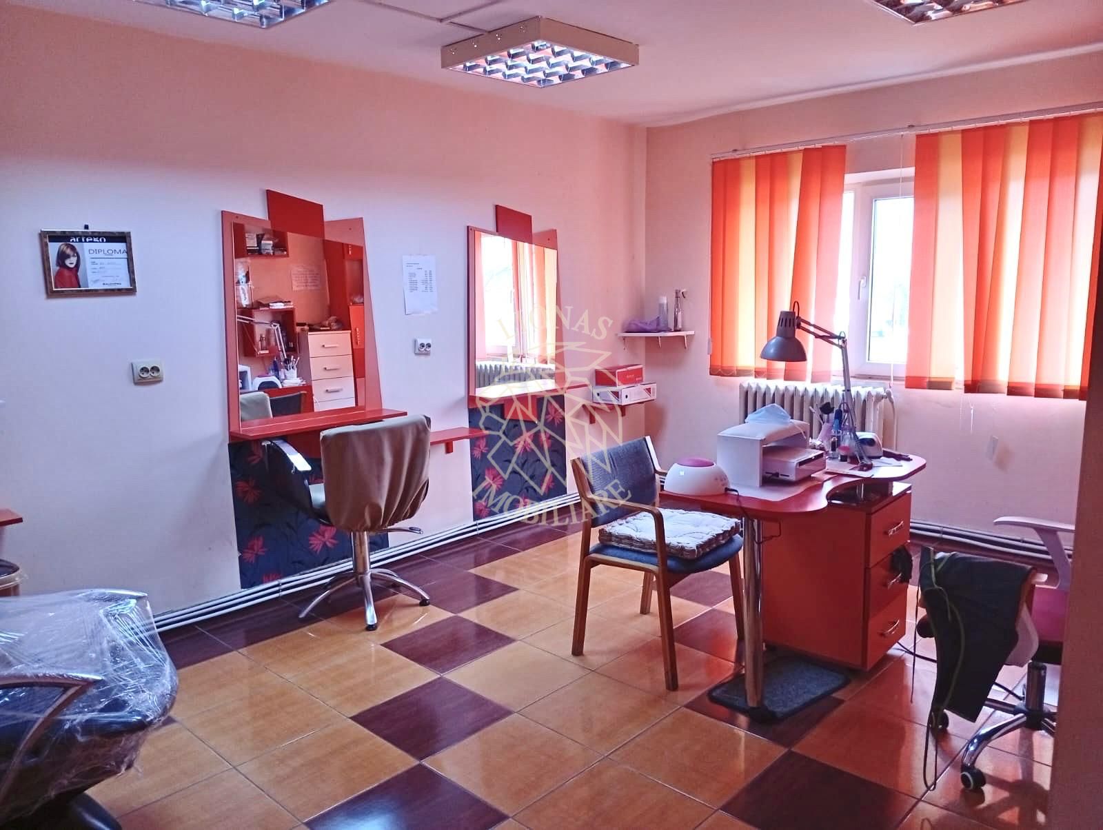 Spatiu comercial 4 camere 70 mp-ideal salon, cabinet-Calea Moldovei