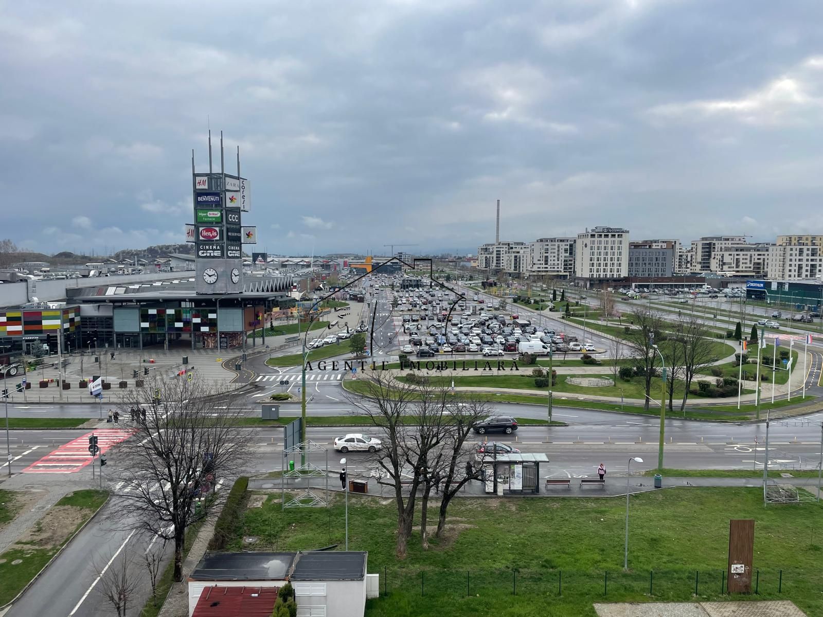 Vand apartament 3 camere Urban-Invest Coresi