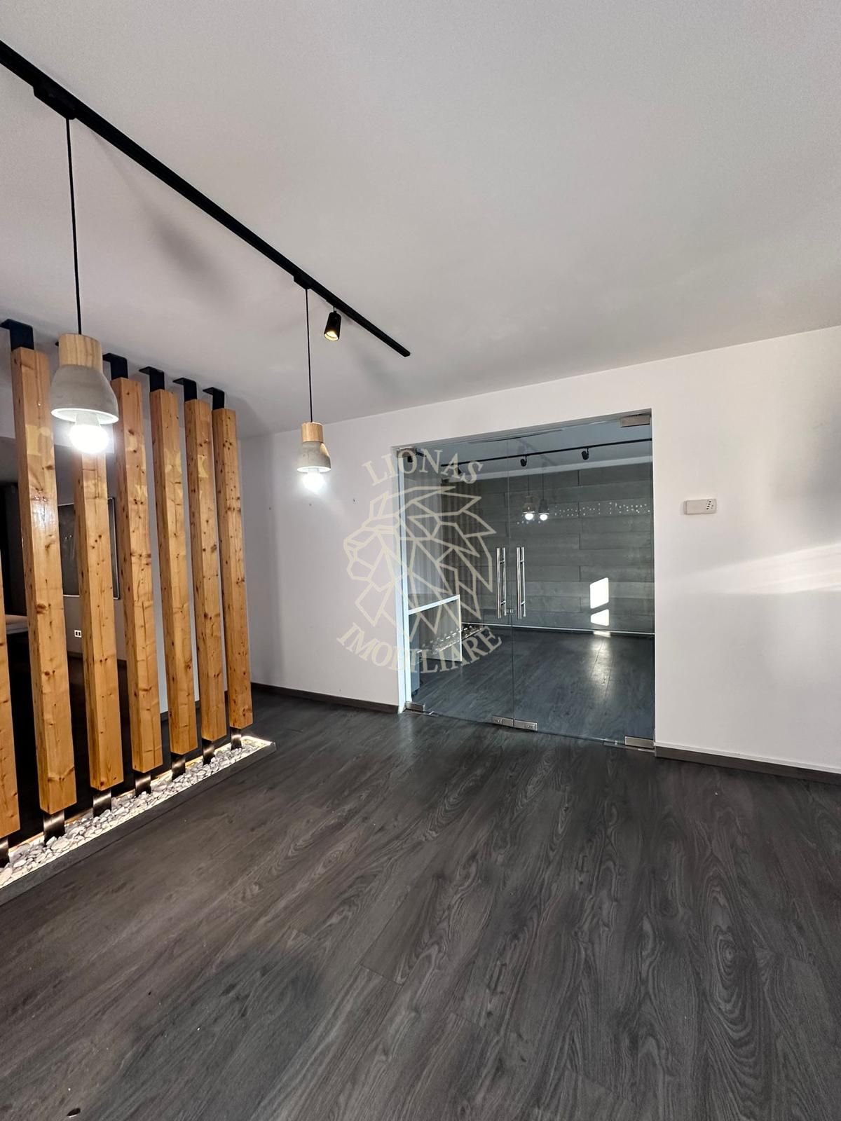 Spatiu birou 60 mp+terasa-renovat-parcare-Nasaud, Zona Centrala