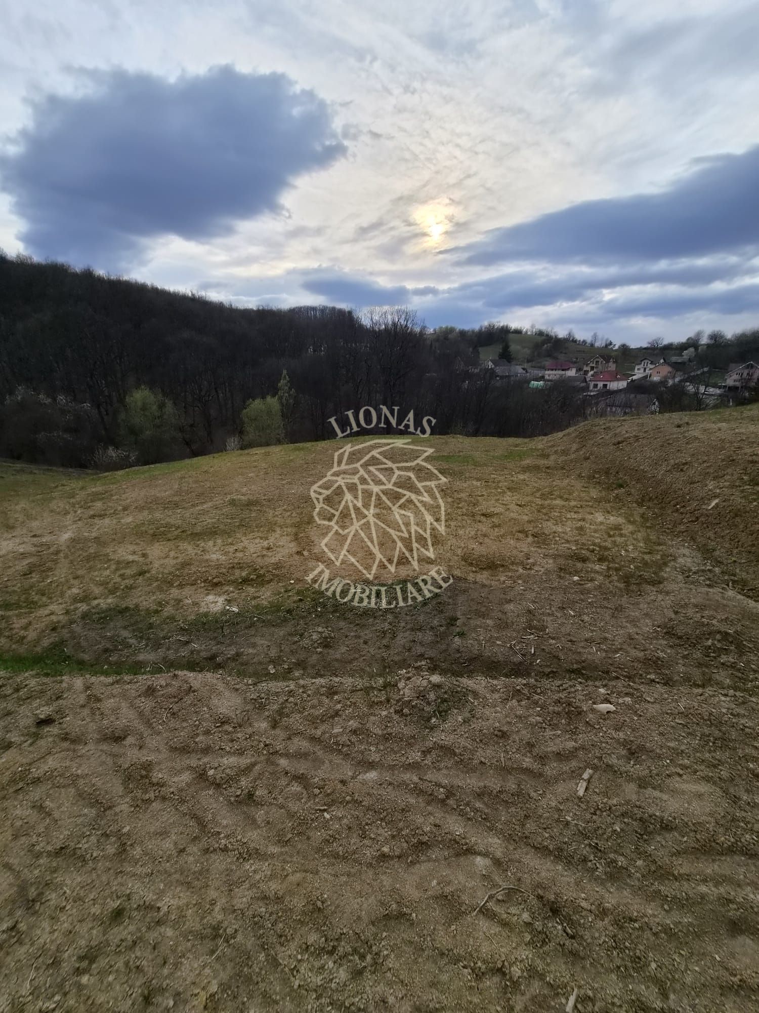 Teren extravilan 1930 mp,  5 min de centru, ideal Cabana, invetitie