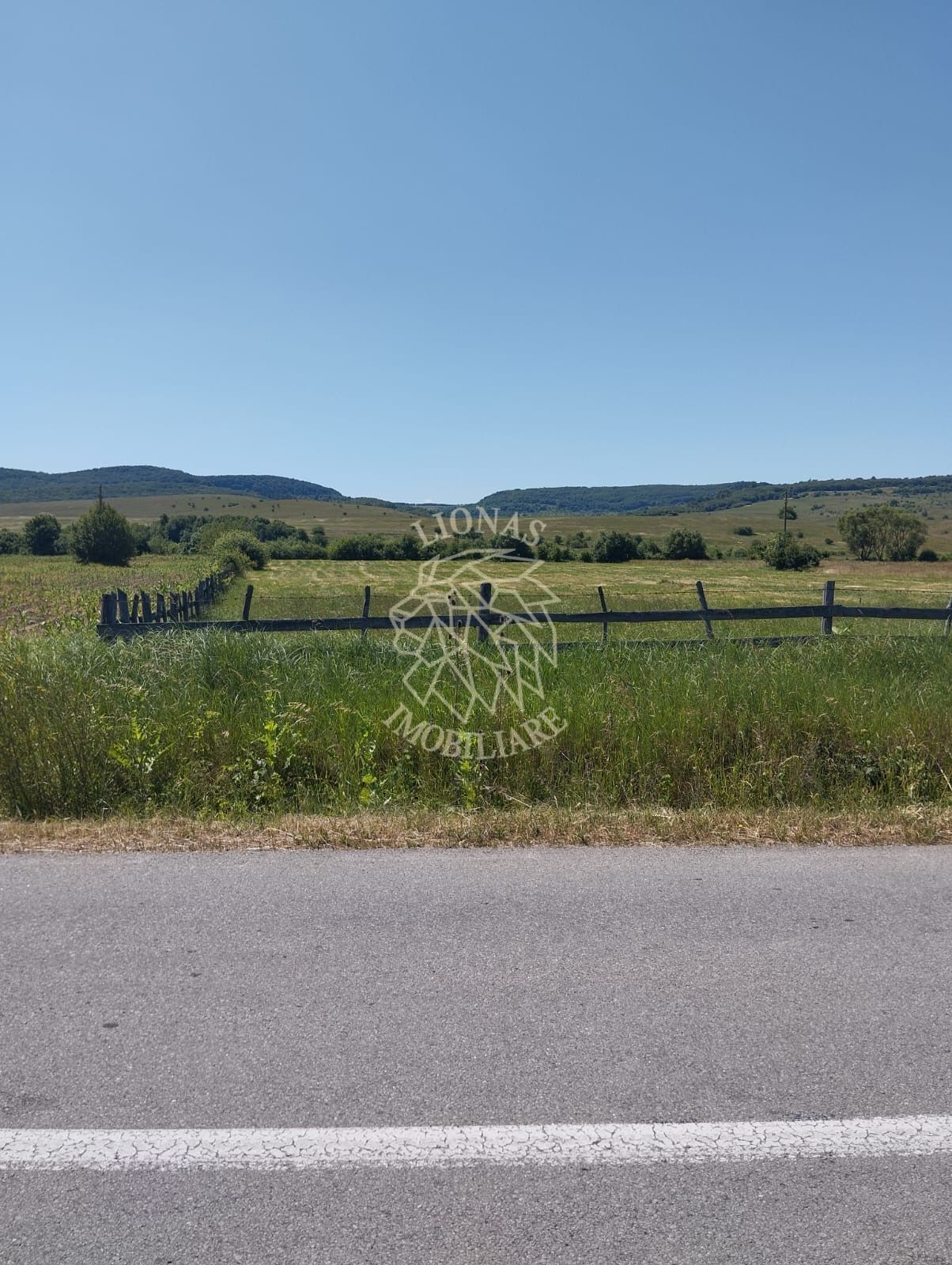 Teren 700 mp cu utilitati-panoramic-Livezile