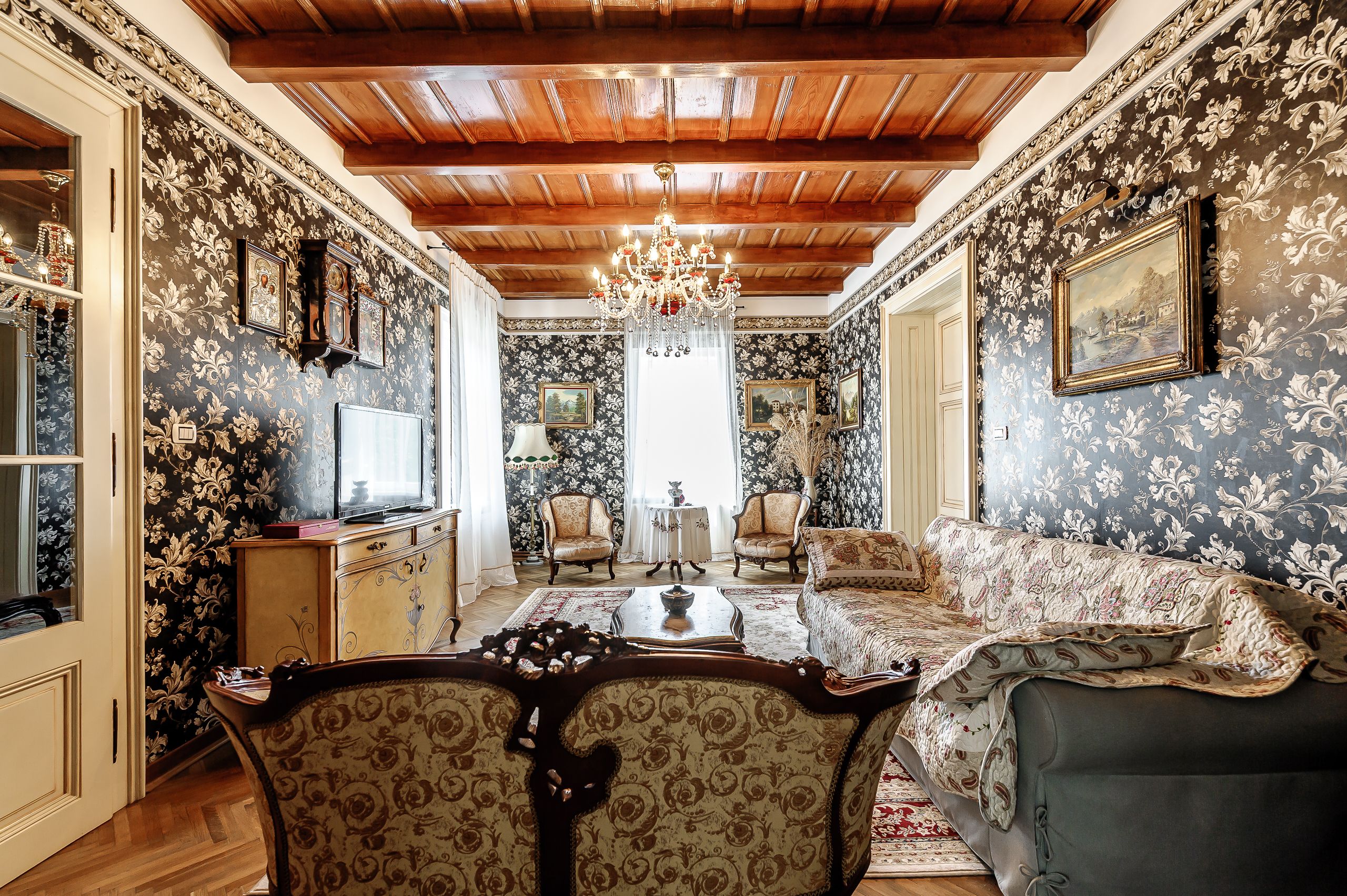VÂNDUT Visezi la o proprietate unică, plină de istorie și farmec? — fotografia 11