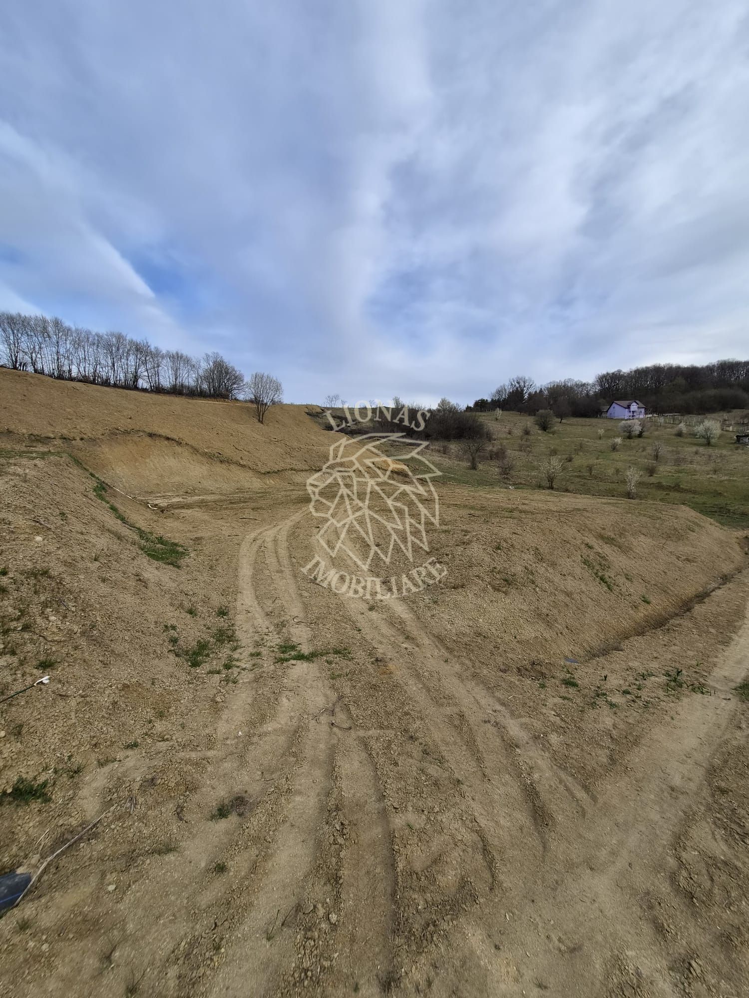 Oferta 9 parcele teren - pretabil casa de vacanta- 5 min de centru !