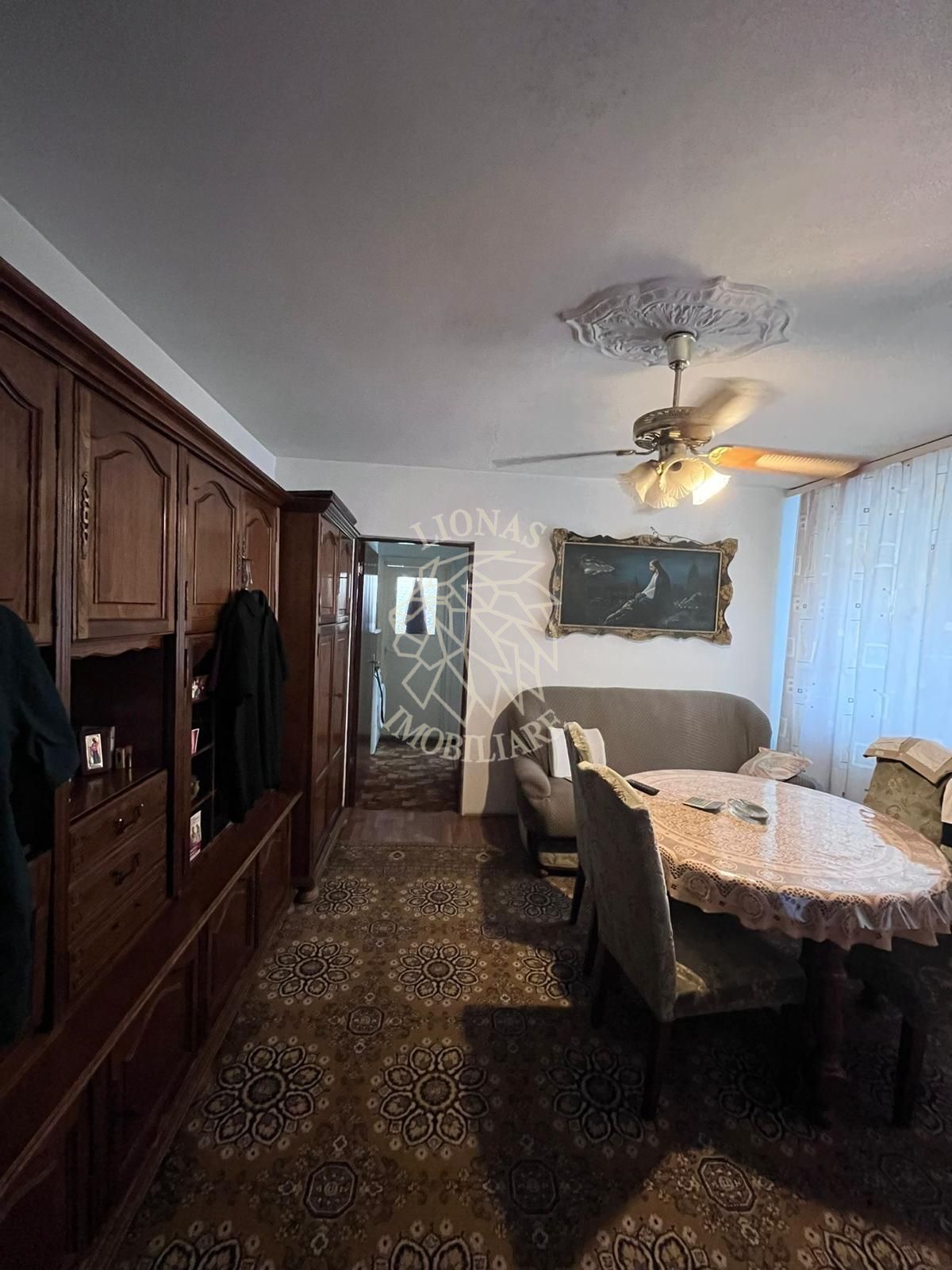 Apartament 3 camere 70 mp-balcon-Zona Imparatul Traian