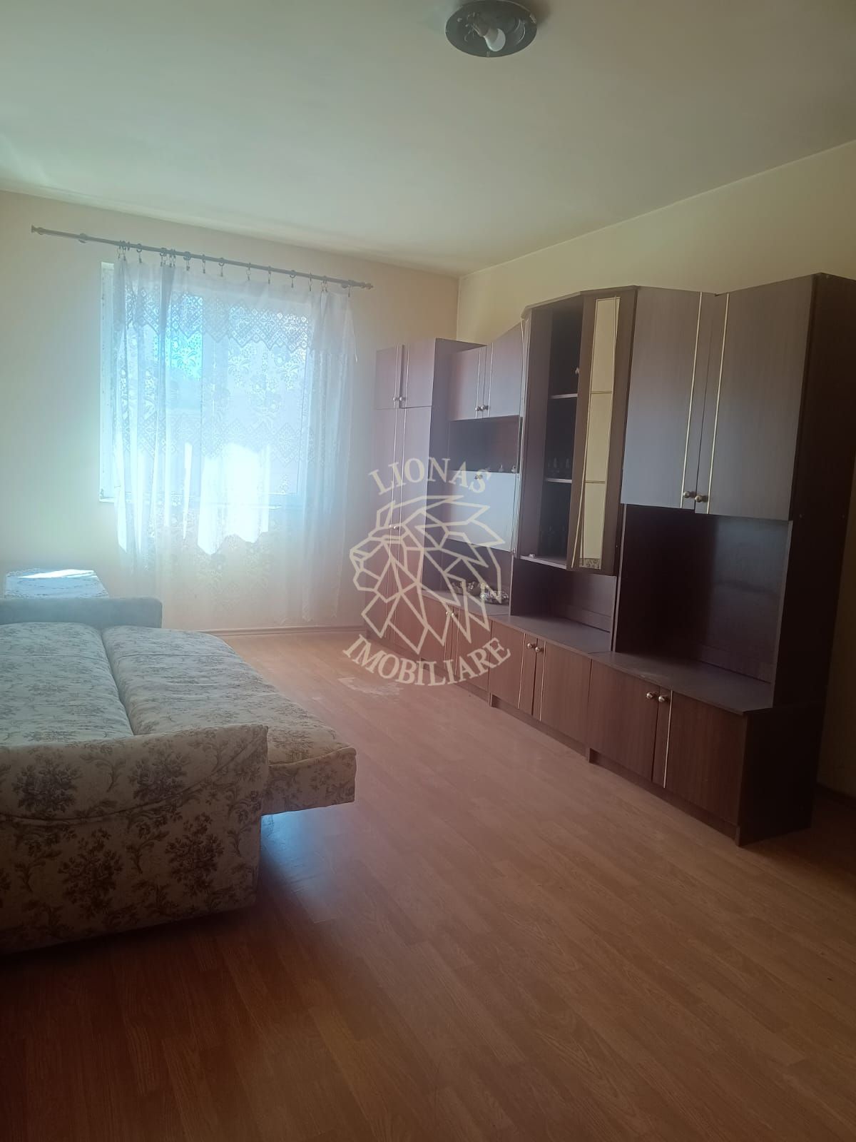 Apartament decomandat 2 camere-balcon-etaj 1-Central Zona Profi