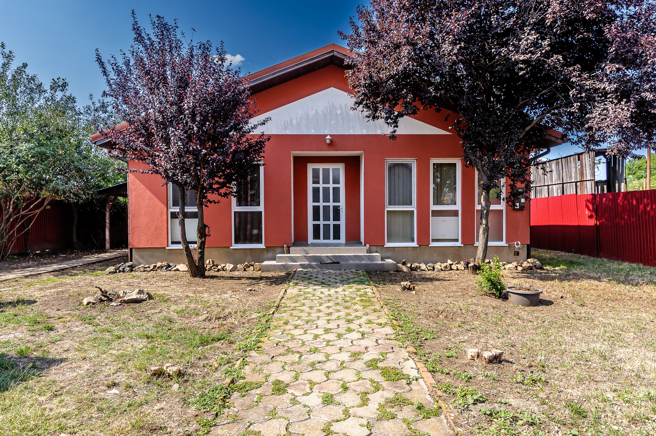 Tágas családi ház eladó – 6 szoba – 1440 m2 telek – Zădăreni, Arad