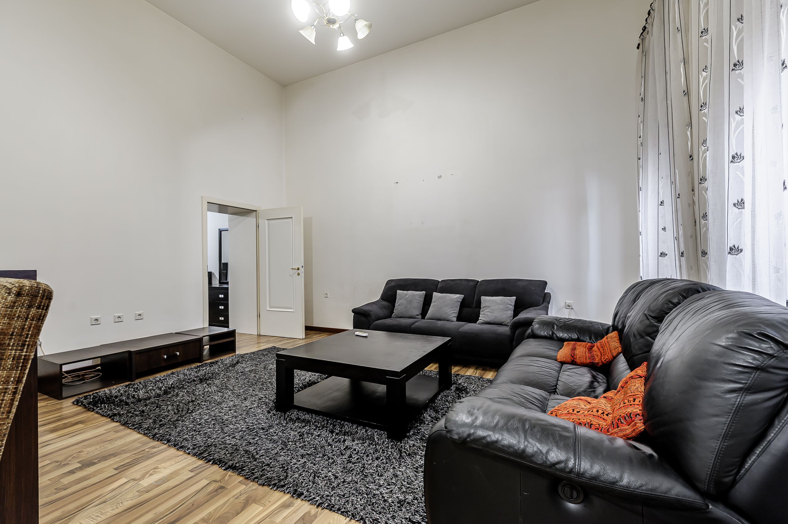 Apartament 2 camere - Etaj 1 - Palatul Neumann, Arad - COMISION 0 — fotografia 3