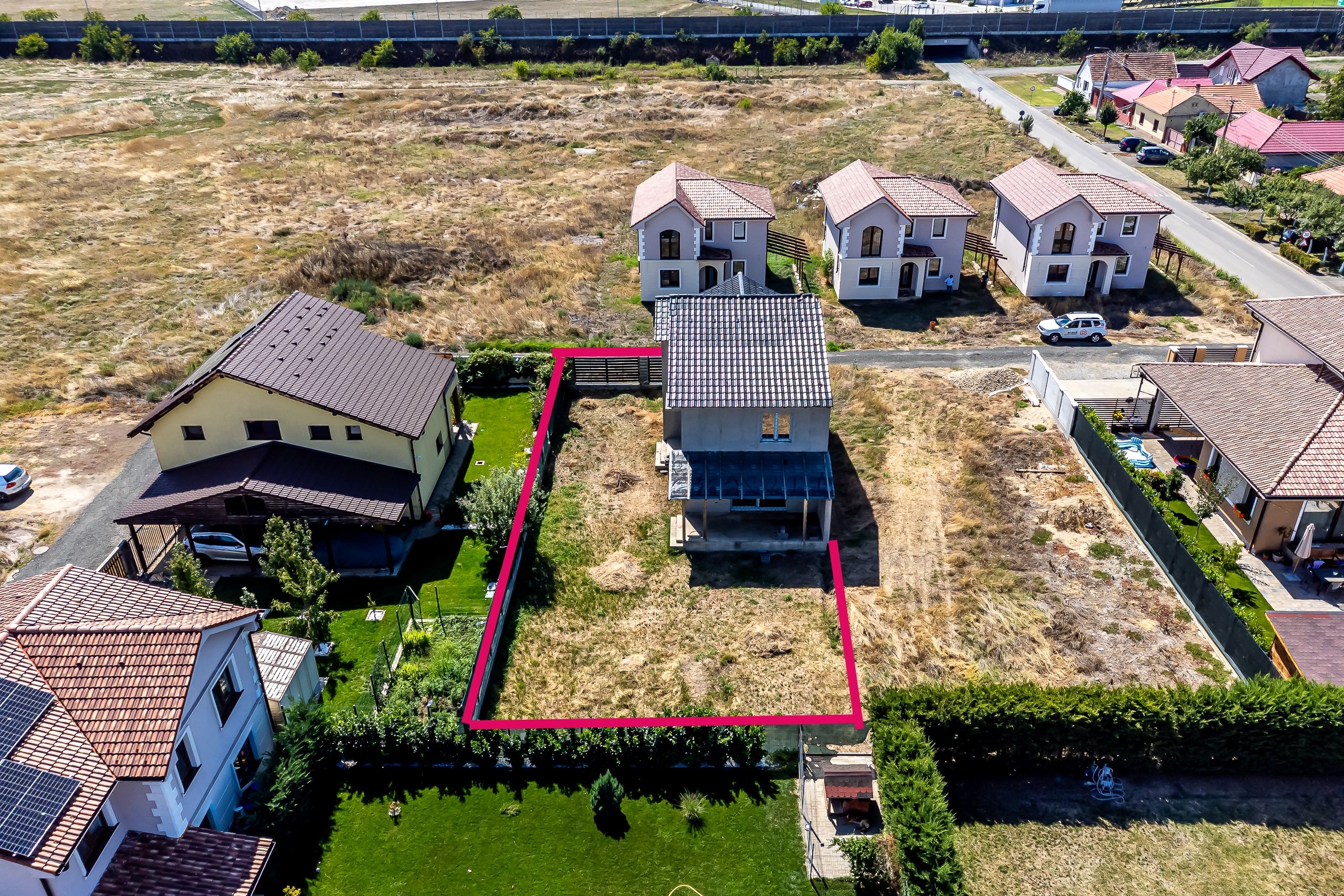 Eladó részben befejezett családi ház Újaradon