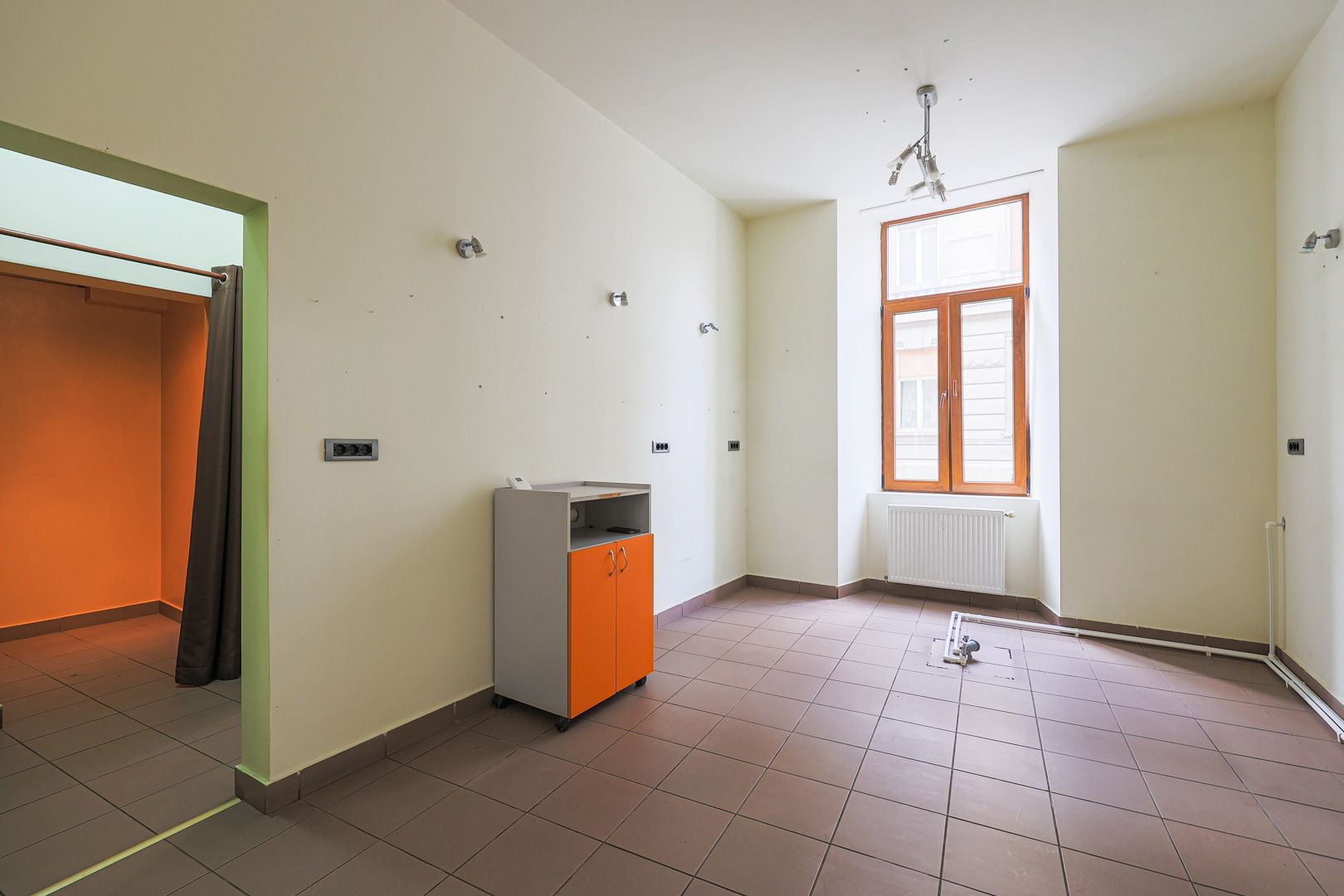 Spațiu comercial strada Episcopiei nr 1, Pregătit pt afacerea ta! — fotografia 4