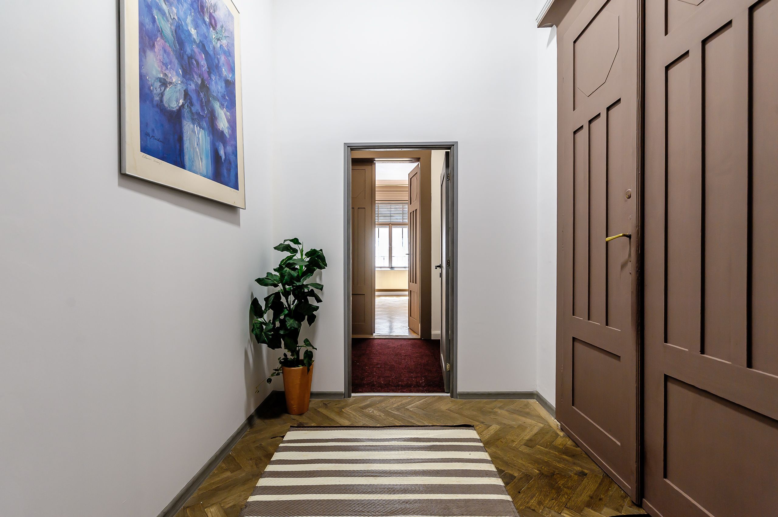 Apartament ULTRACENTRAL cu 3 camere, la cheie, renovat recent — fotografia 7