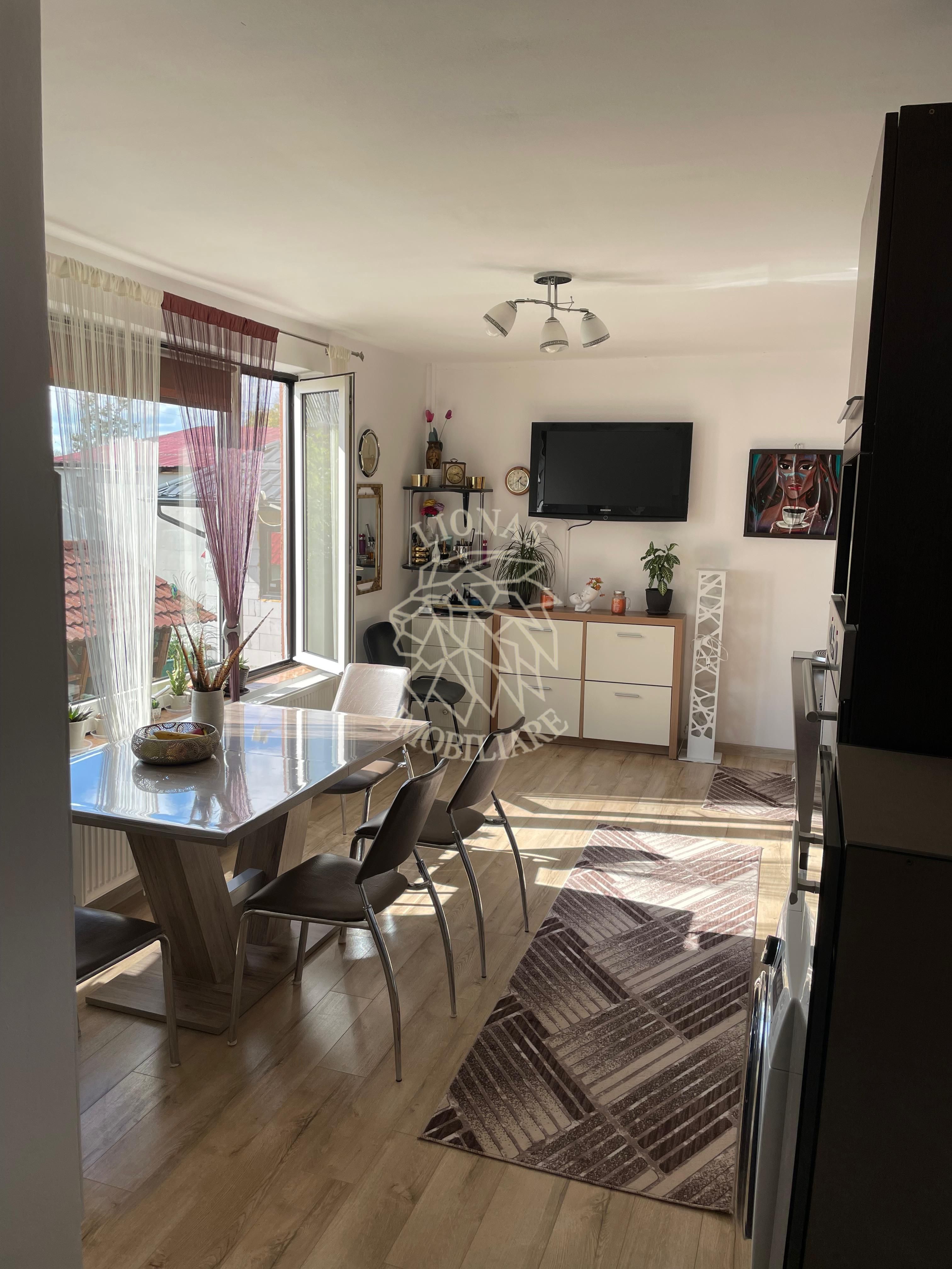 Casa 100 mp-teren 500 mp-panouri solare-anexa-foisor-Livezile