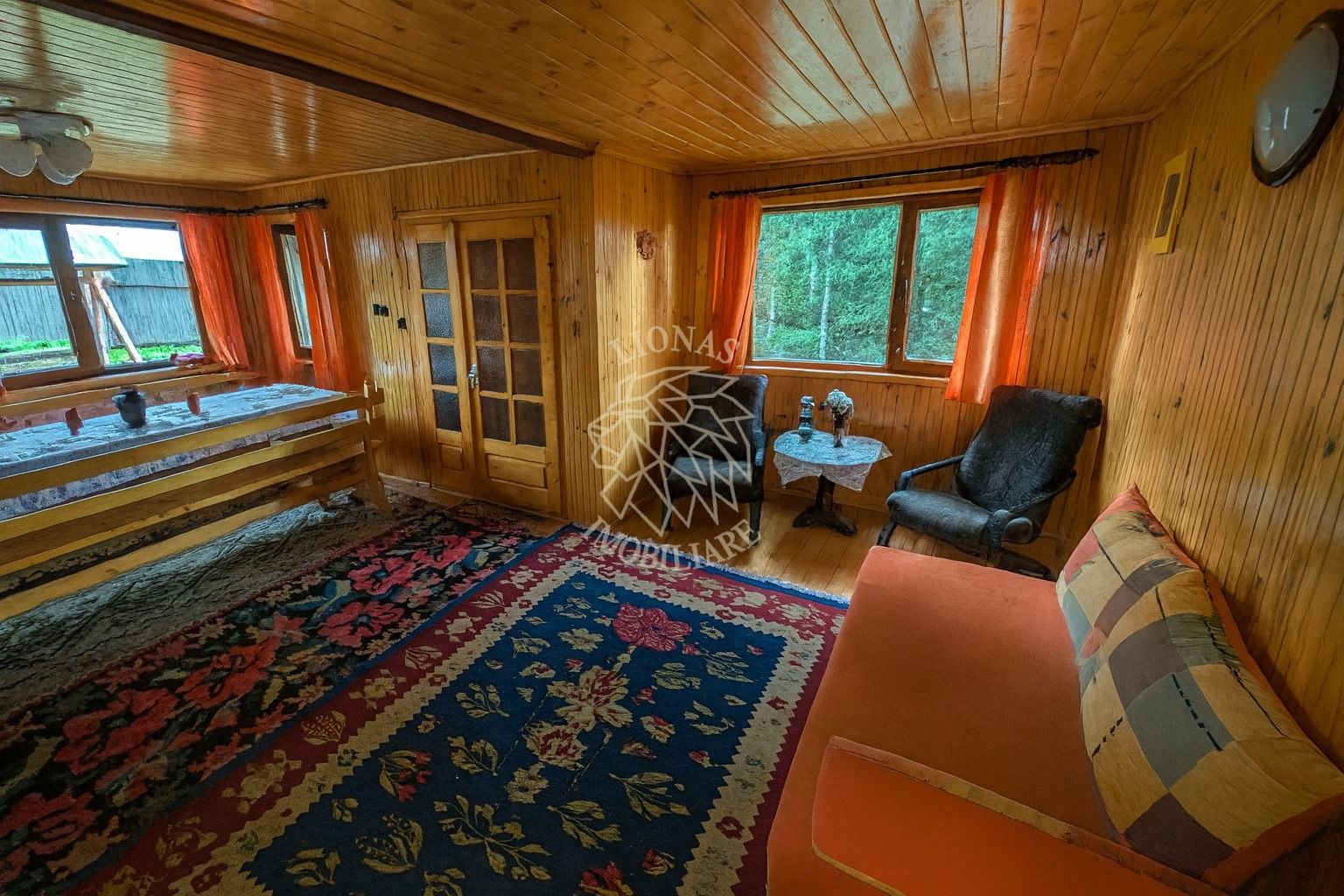 Cabana 110 mp-2 balcoane-teren 900 mp-zona gratar-Piatra Fantanele