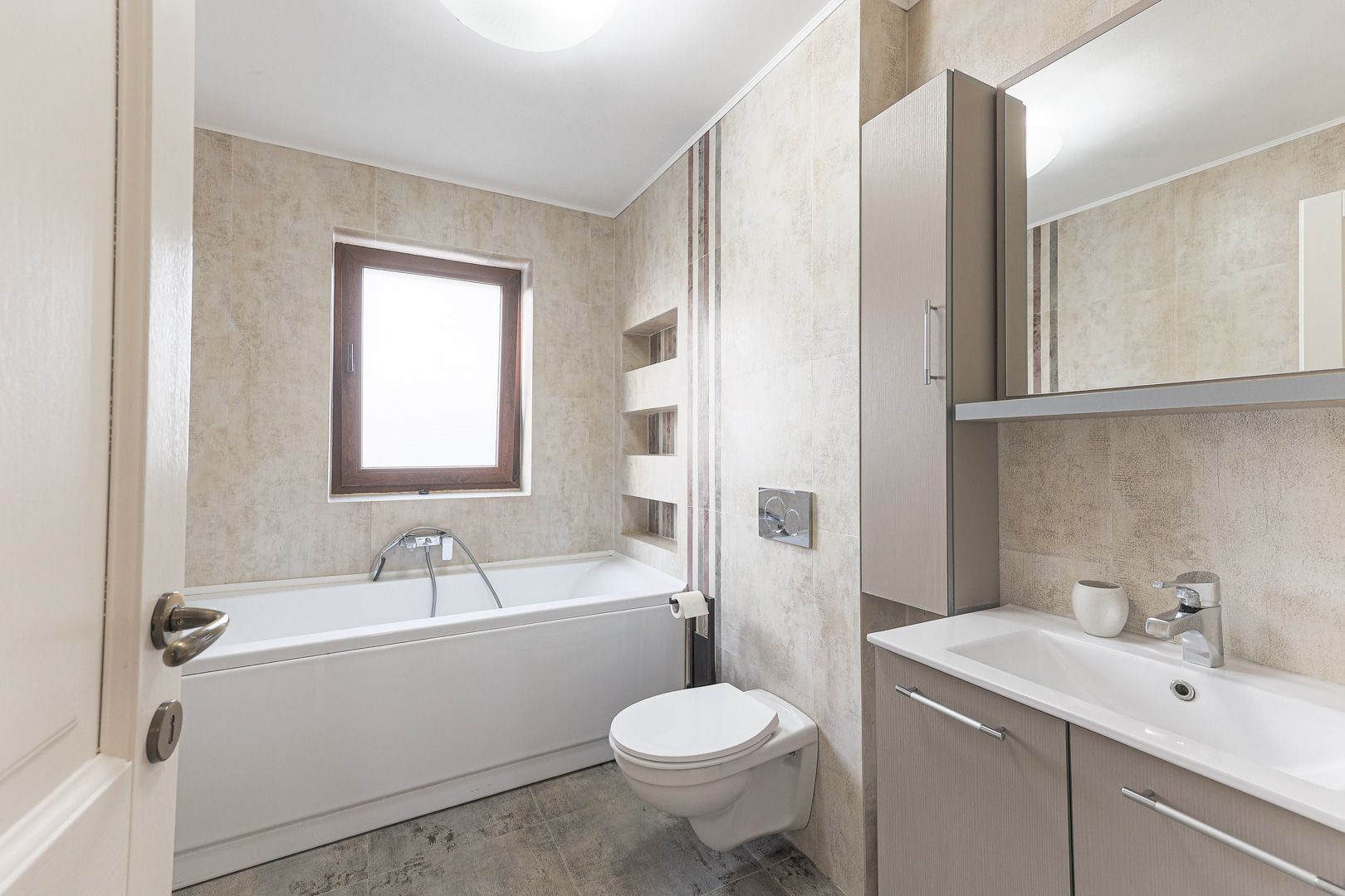Casă premium în Subcetate, construcție nouă finisaje de lux Comision 0 — fotografia 11