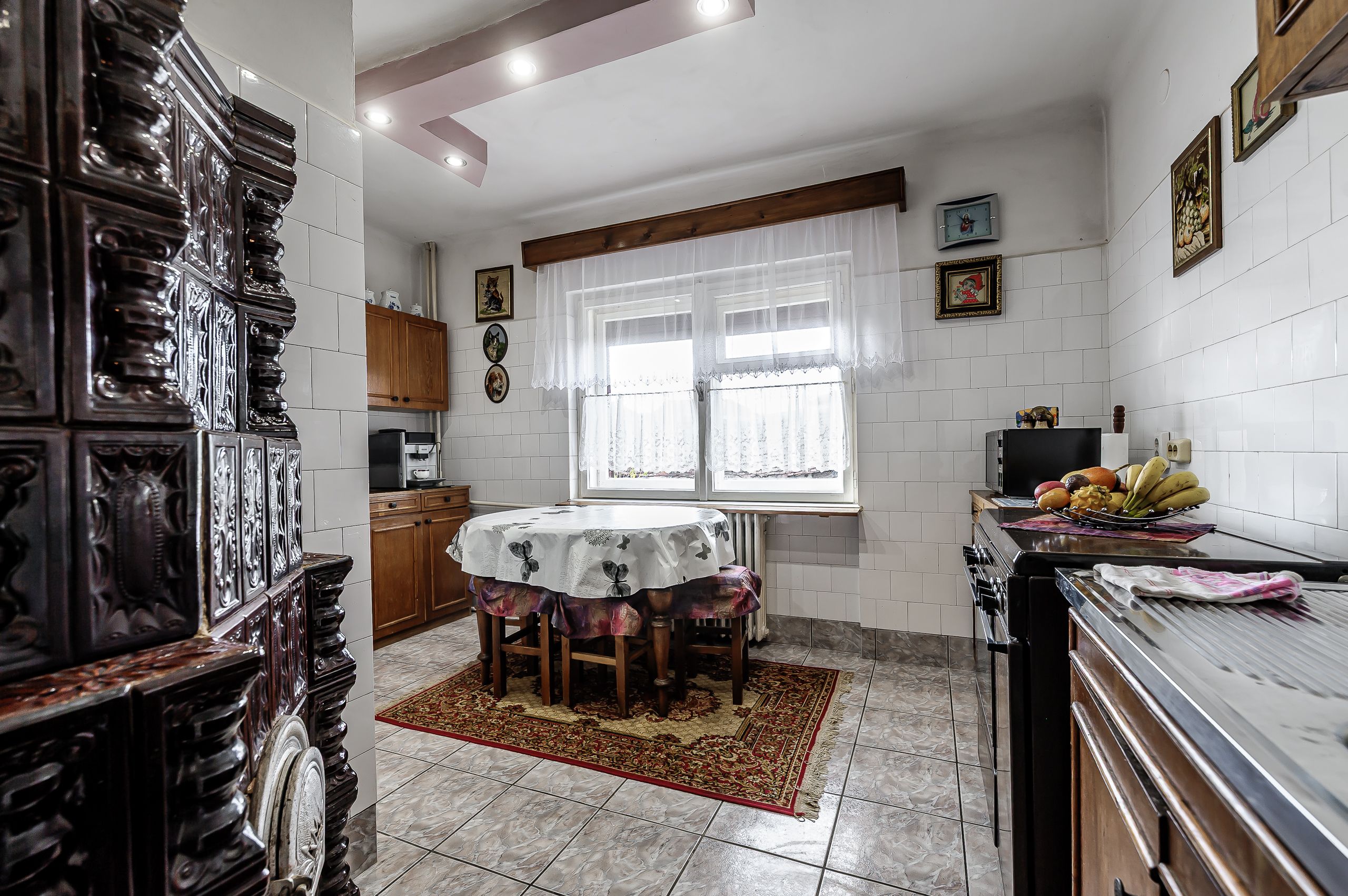 Casă din cărămidă cu 8 camere – zonă liniștită, LIPOVA — fotografia 4