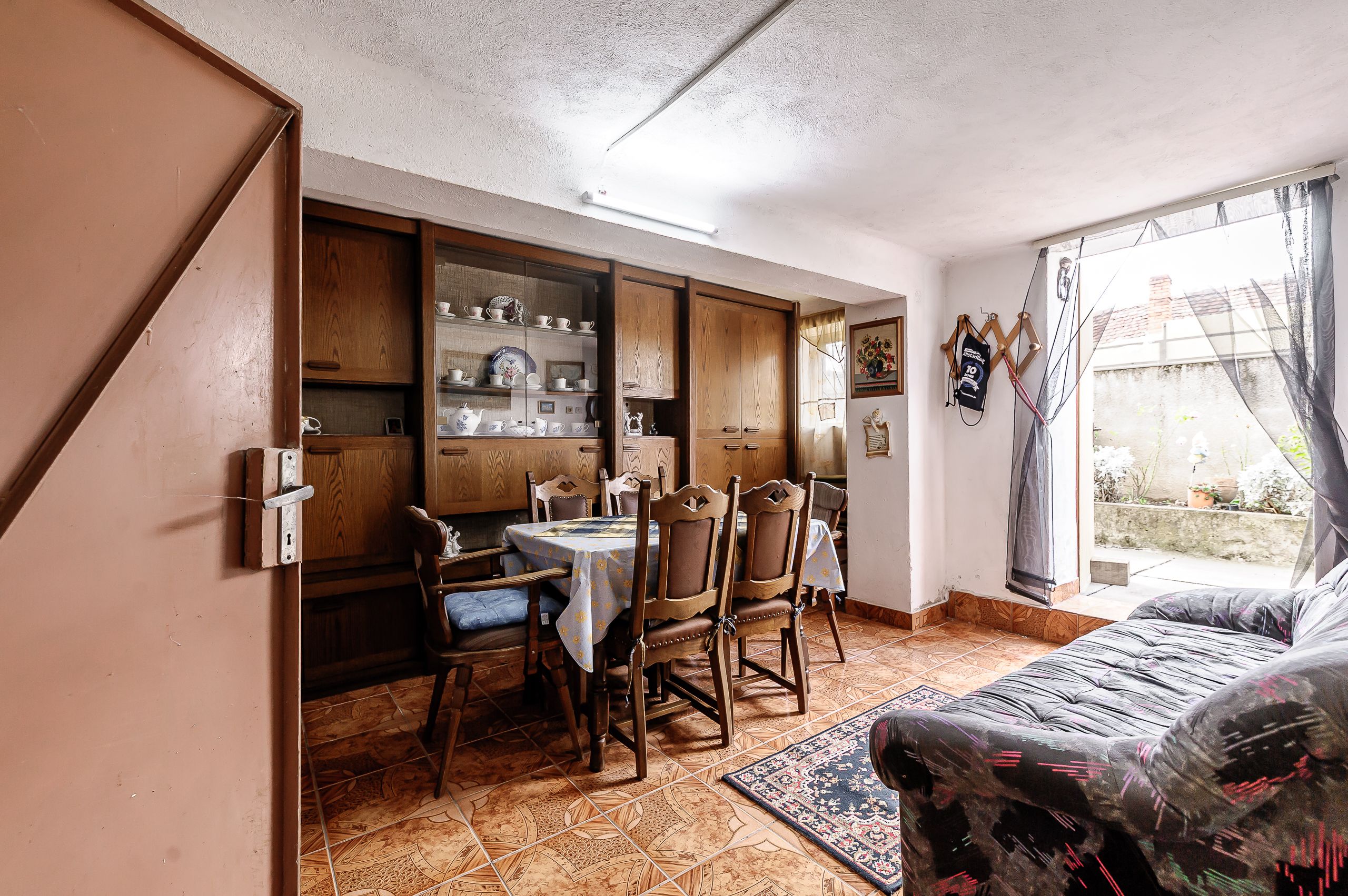 Casă din cărămidă cu 8 camere – zonă liniștită, LIPOVA — fotografia 10