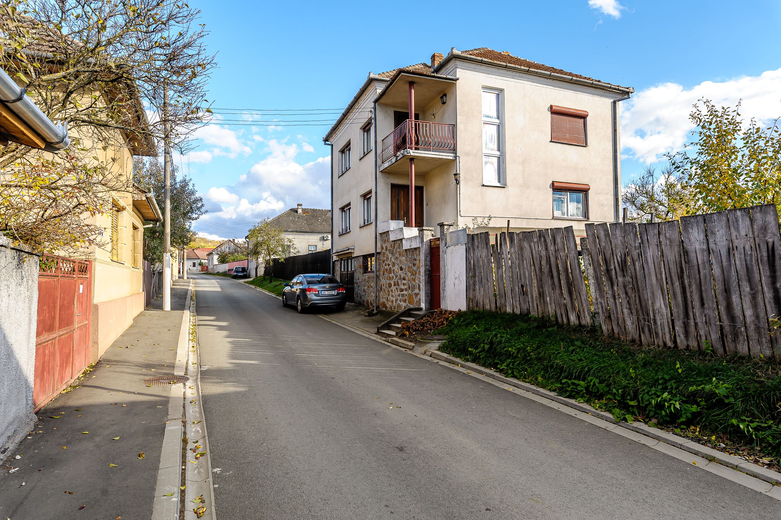 Casă din cărămidă cu 8 camere – zonă liniștită, LIPOVA — fotografia 2