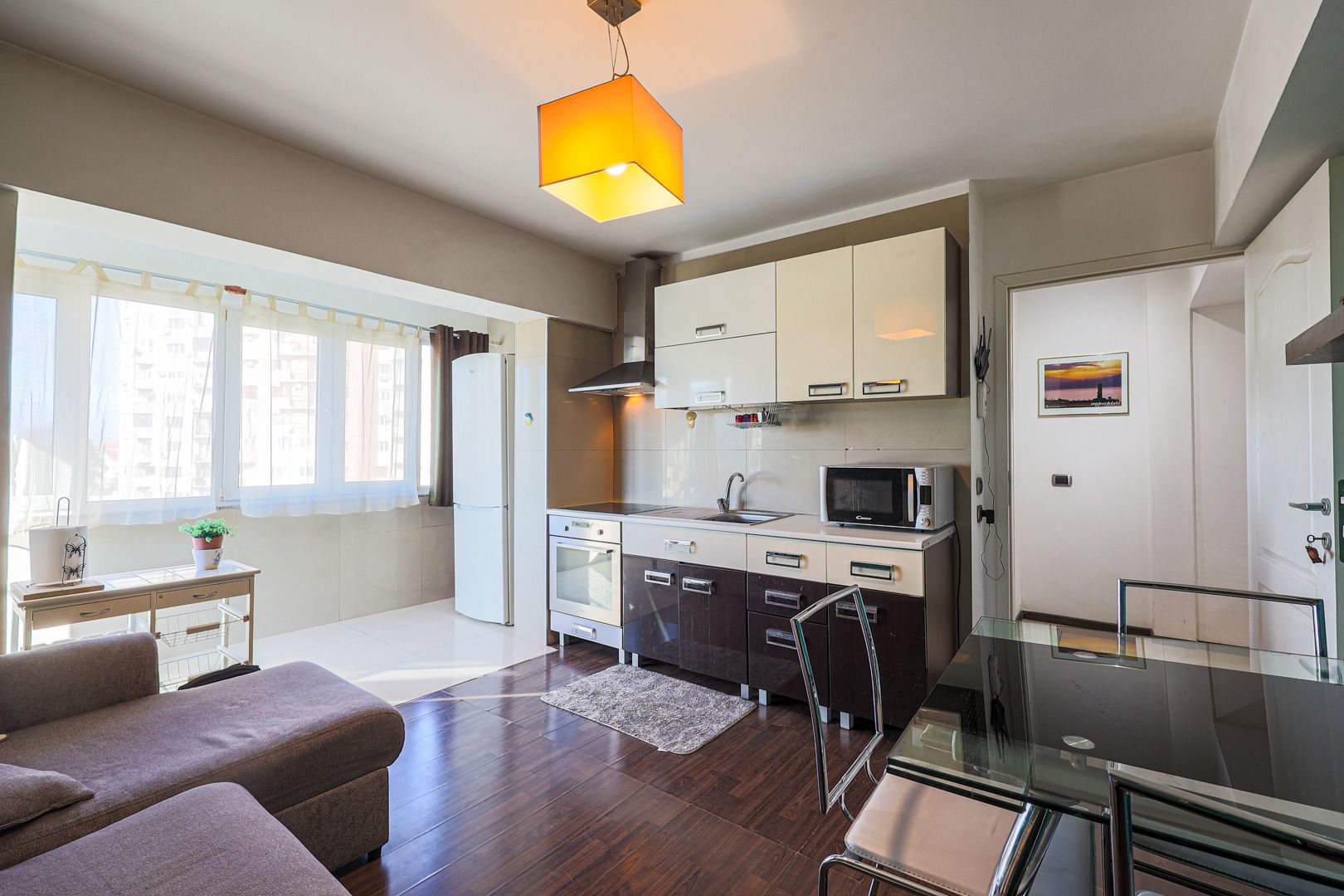 Apartament mobilat și utilat în Piața Spitalului - investitie sigura! — fotografia 2