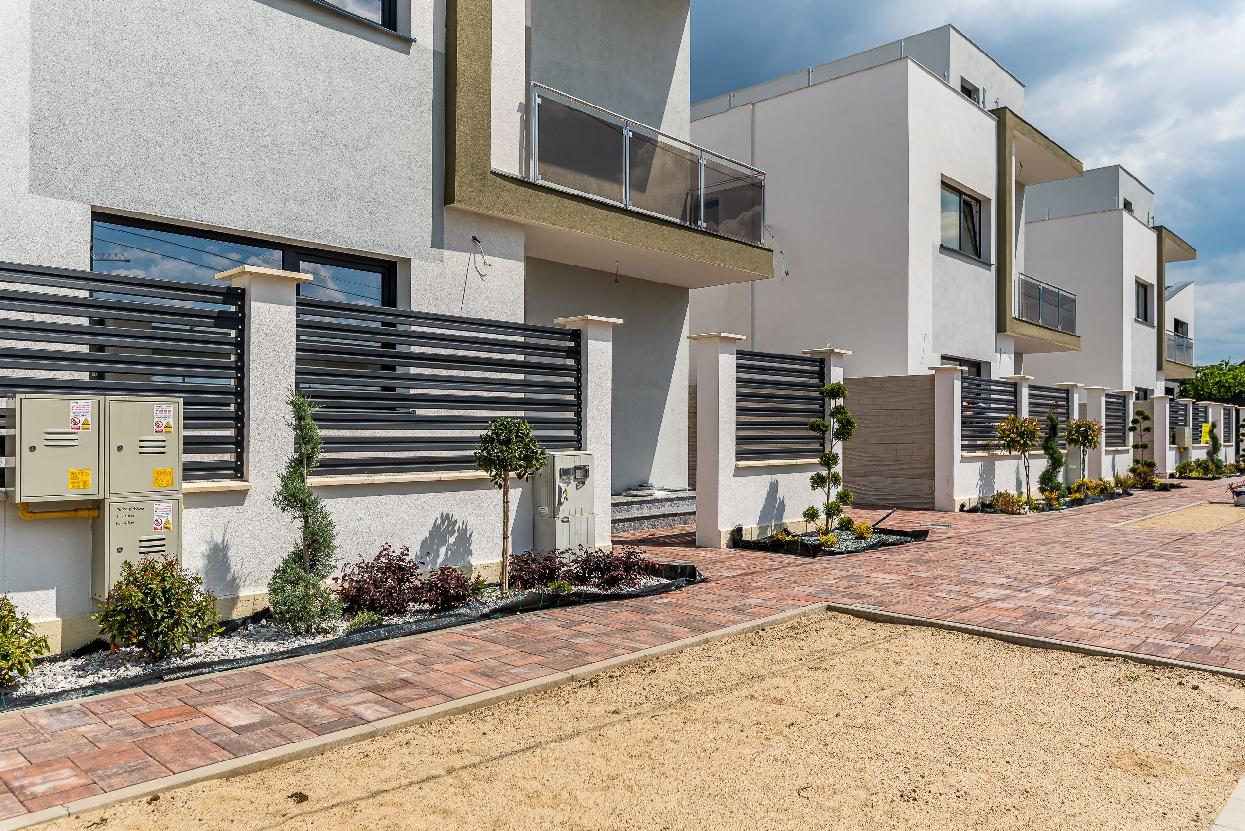Casă nouă 2025 cu terasă rooftop – 5 camere, design modern, în Gai — fotografia 6