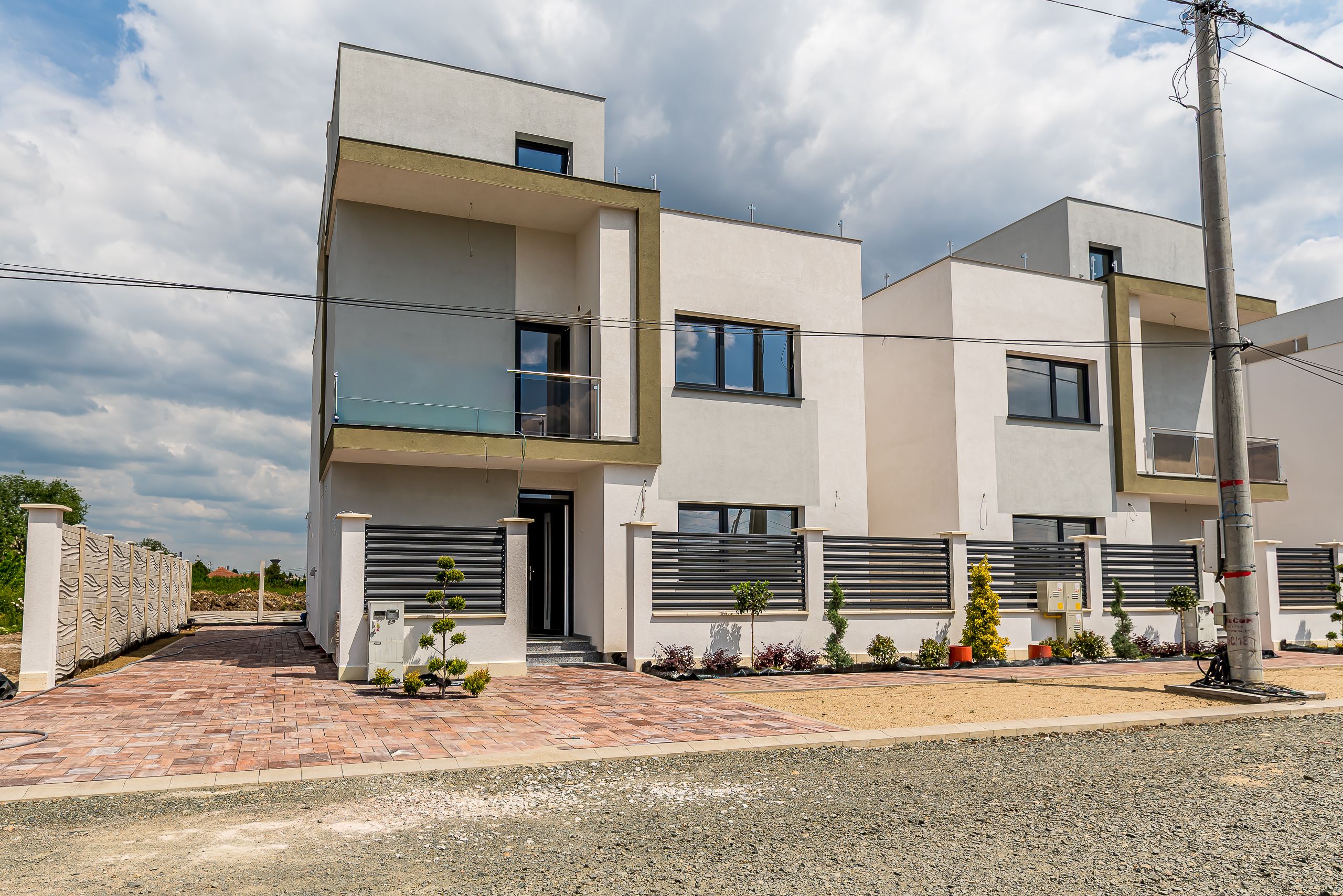 Vilă nouă cu terasă panoramică – design premium, 4 dormitoare, în Gai