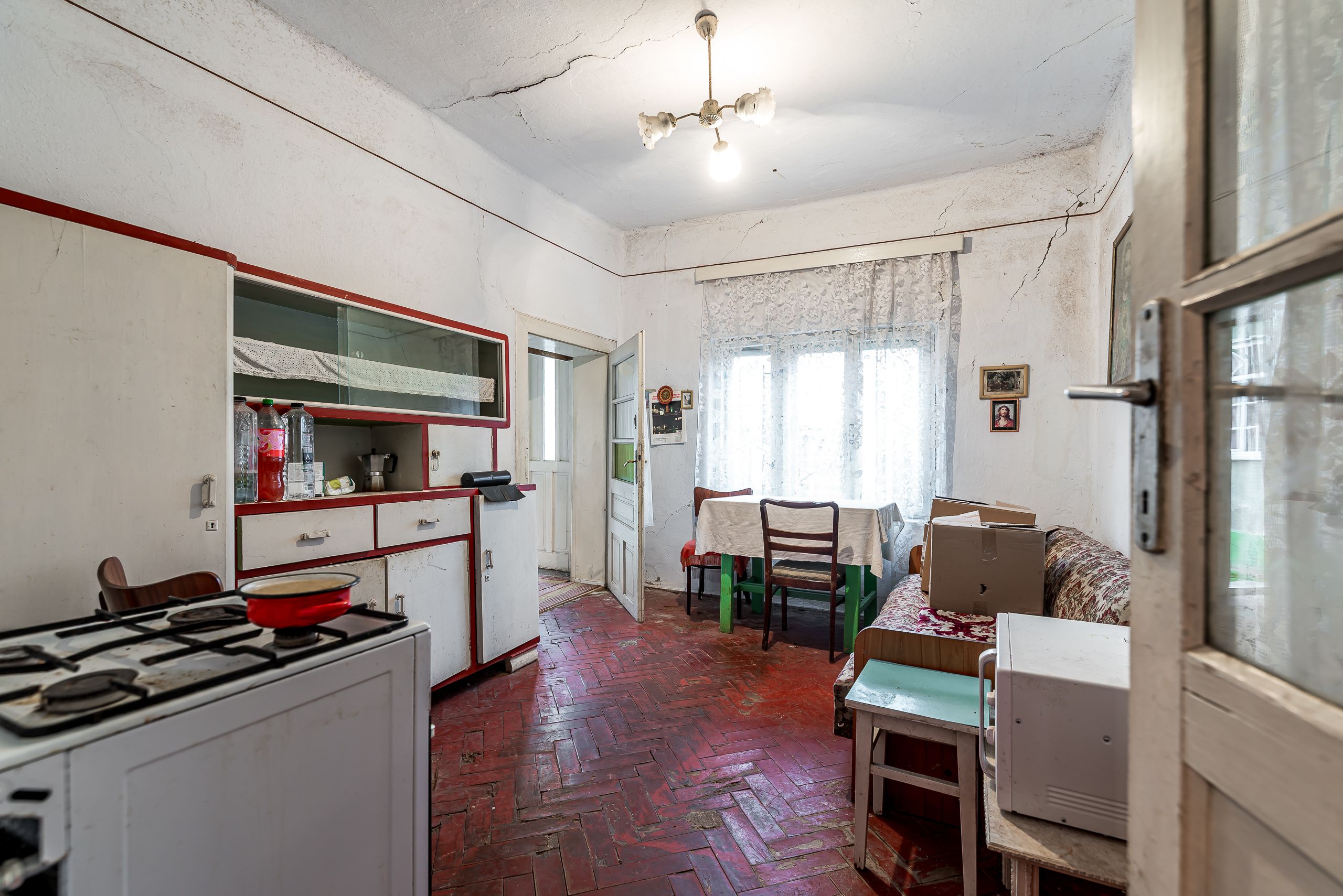 Două fronturi. 2.500 mp. Gospodărie existentă. — fotografia 8