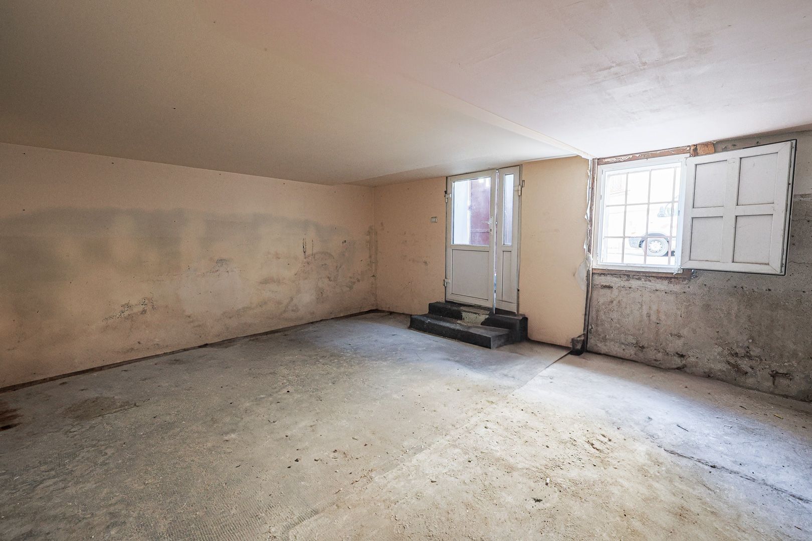 Proiect de clinică sau birouri în centru – casă cu demisol, de renovat — fotografia 7