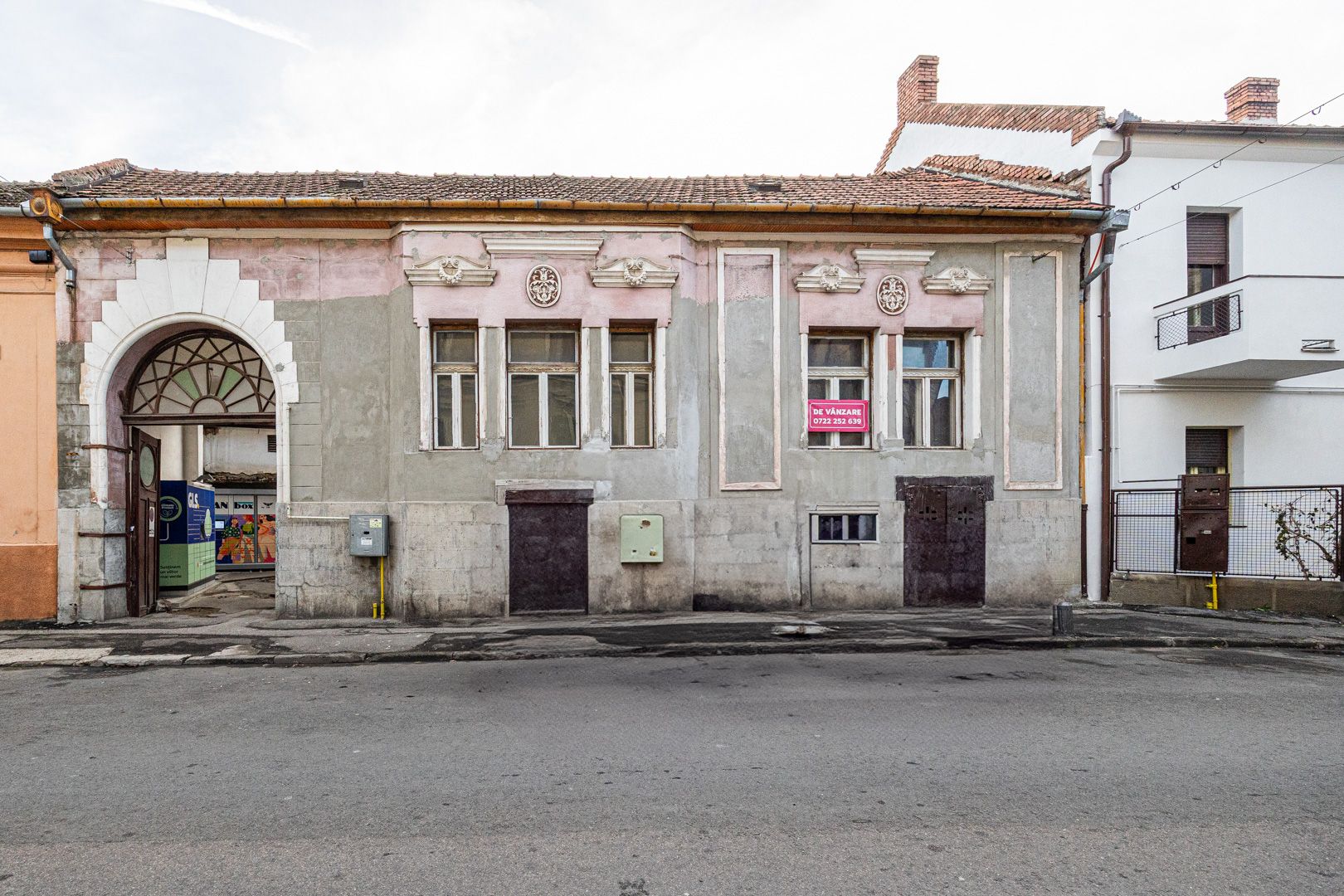 Proiect de clinică sau birouri în centru – casă cu demisol, de renovat — fotografia 2