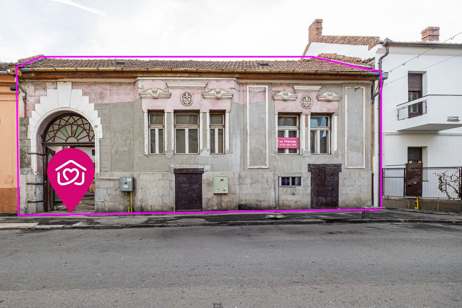 PRET AJUSTAT! Casă interbelică, demisol și curte, în centru! — fotografia 1