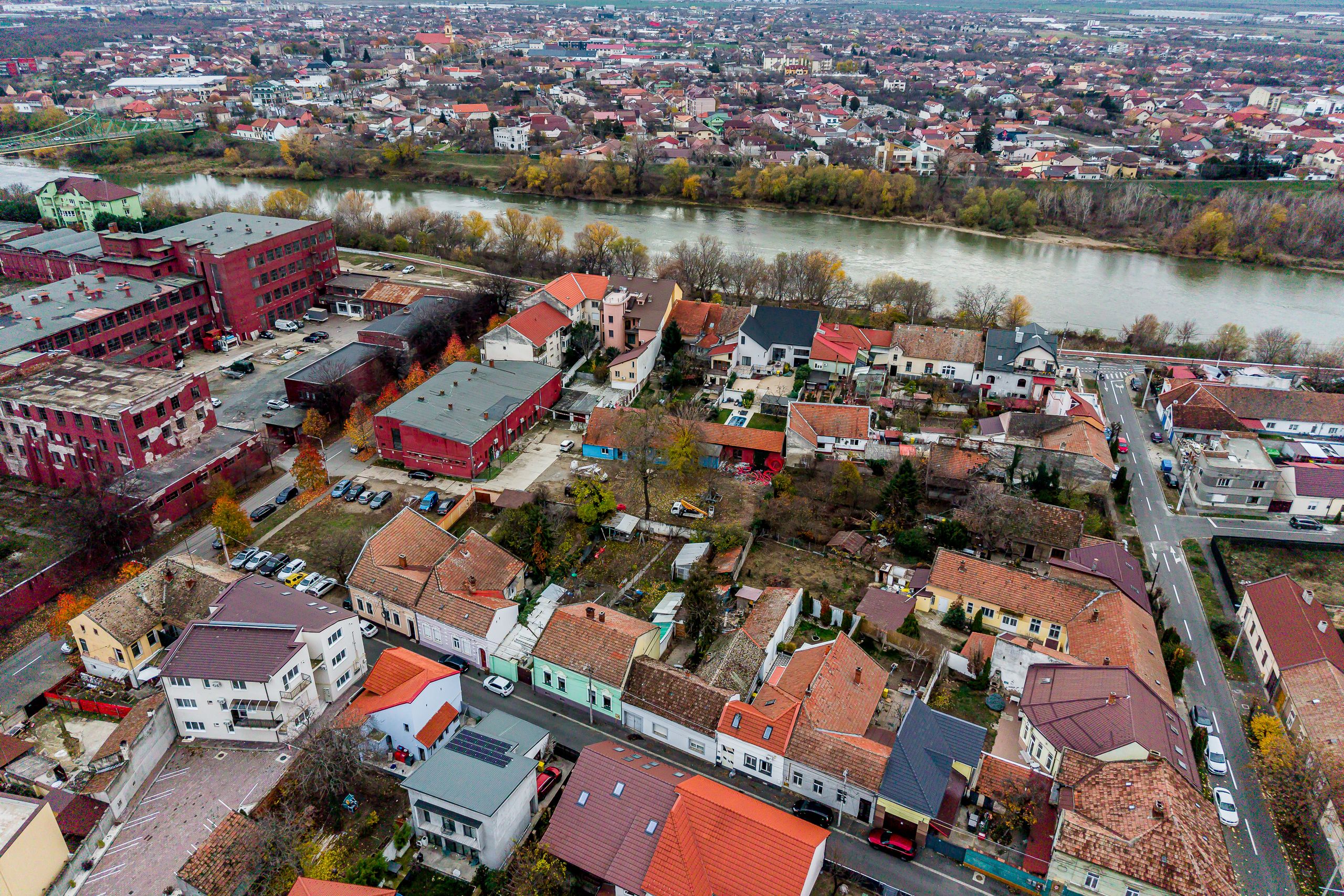Casă în zonă liniștită, lângă Malul Mureșului cu 750 mp de teren — fotografia 3