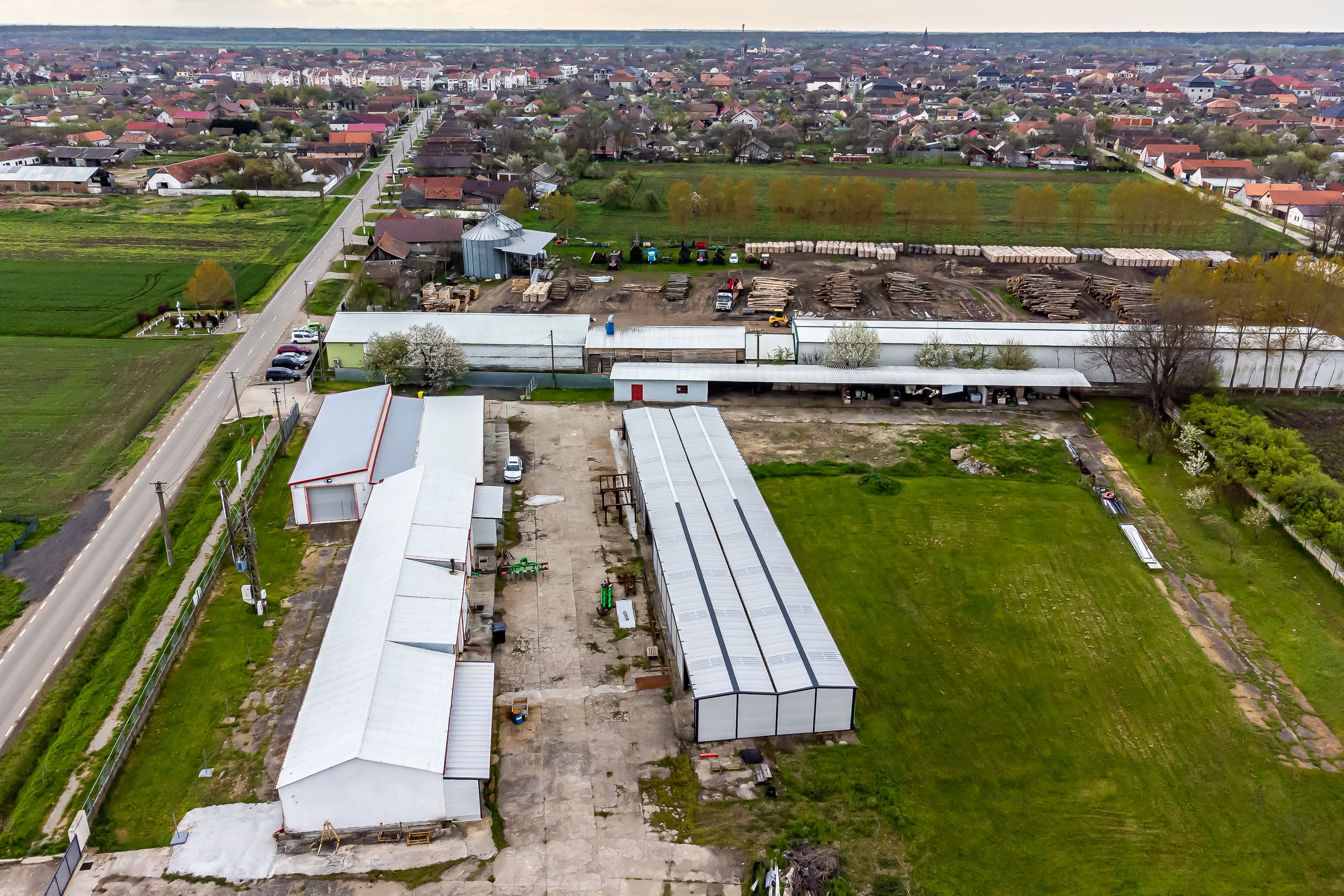 Hale depozitare/producție 2.000 mp si 10.000 mp teren în Pecica — fotografia 3