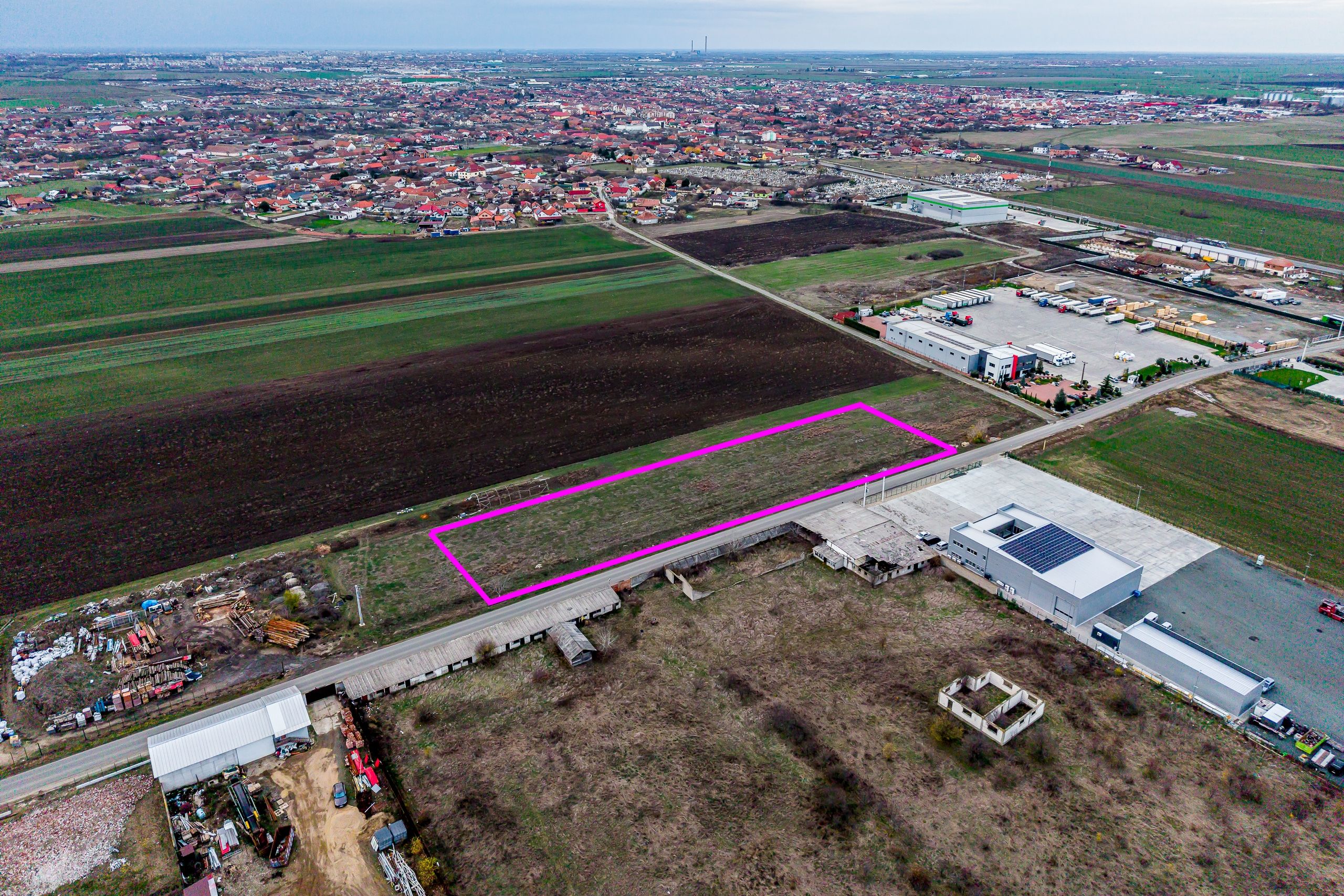 Teren cu acces DN7 și A1, ideal pentru dezvoltări industriale — fotografia 7